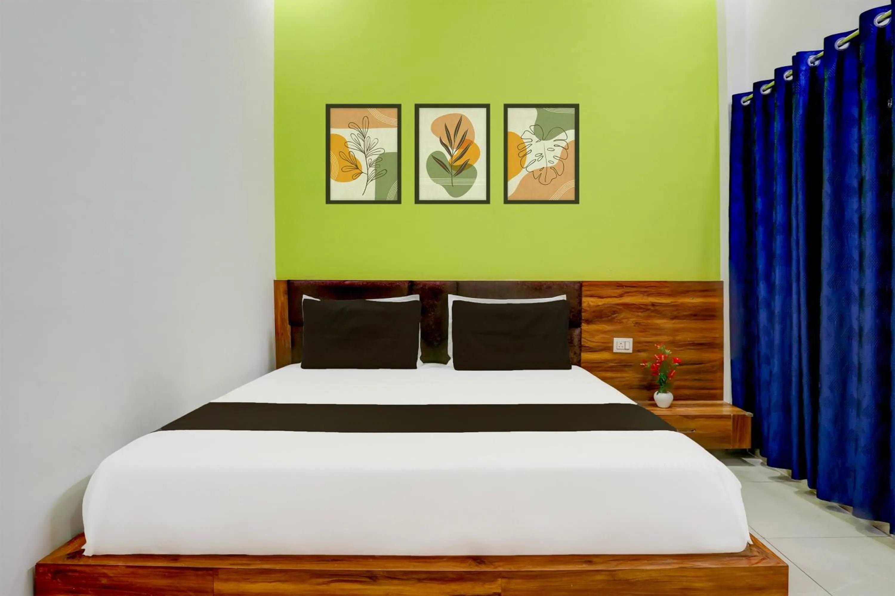 Bedroom, Bed in Hotel O Adinath Guest House