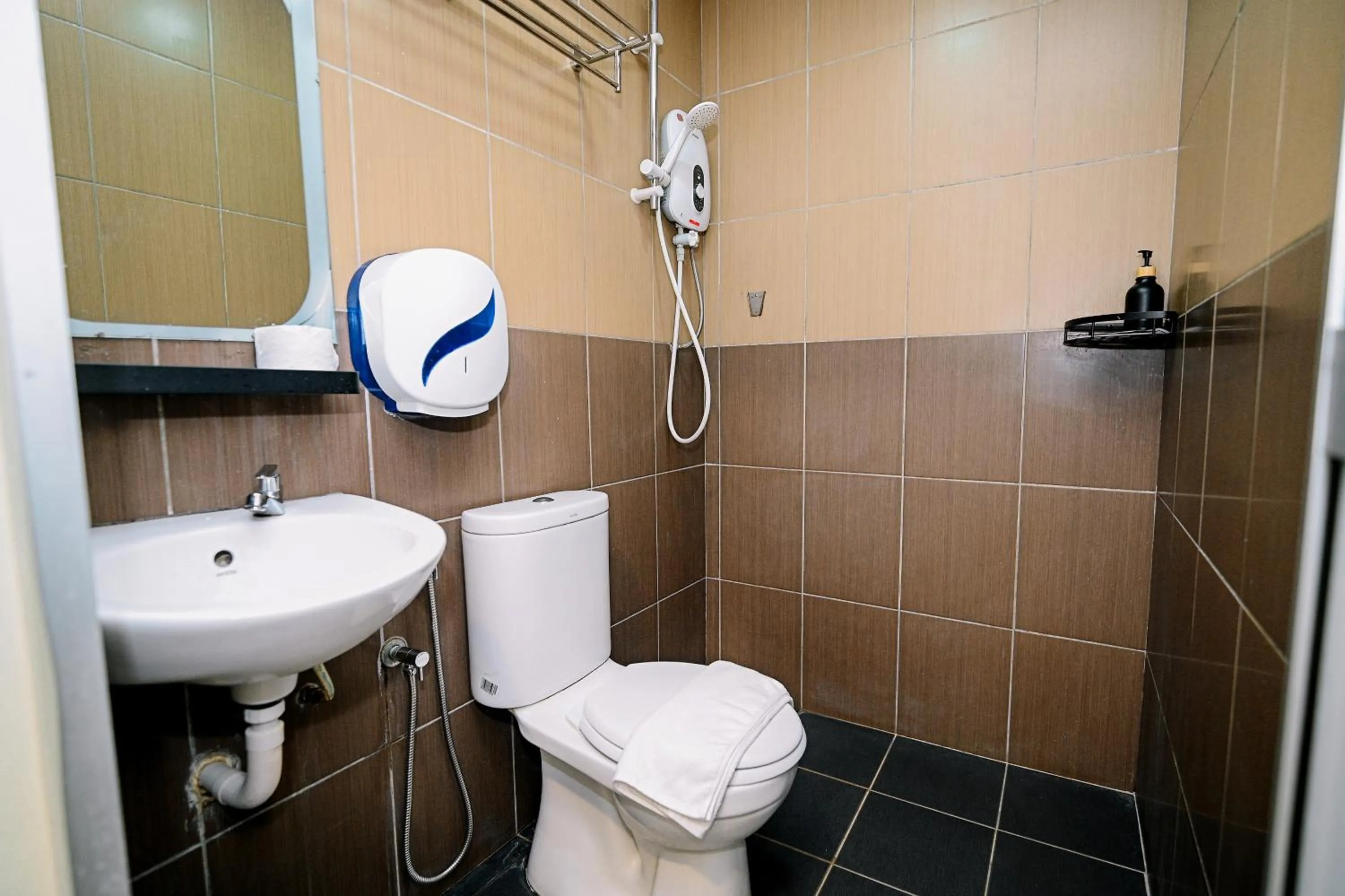 Shower in Swing & Pillows - Apple Hotel Shah Alam