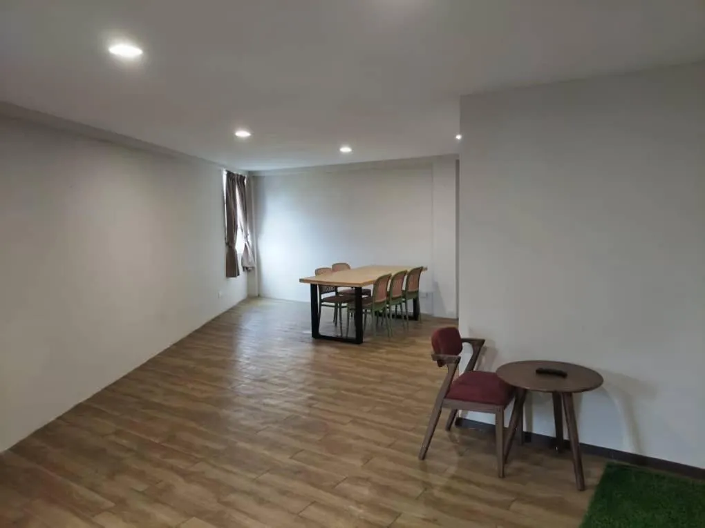 Swing & Pillows - Apple Hotel Shah Alam