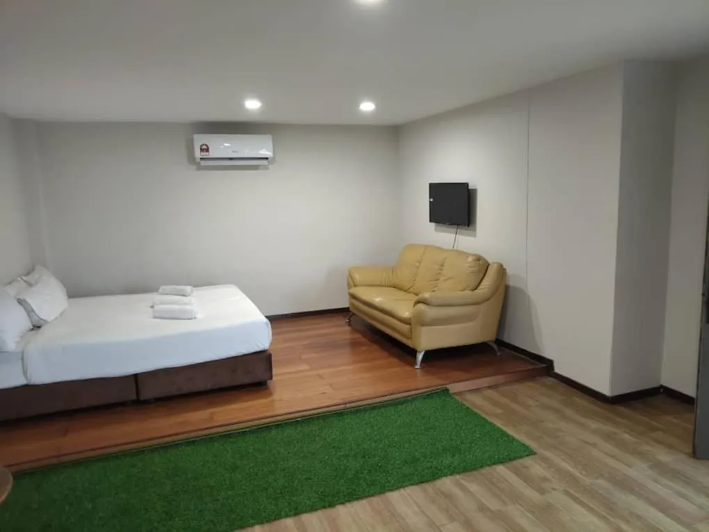 Bed in Swing & Pillows - Apple Hotel Shah Alam