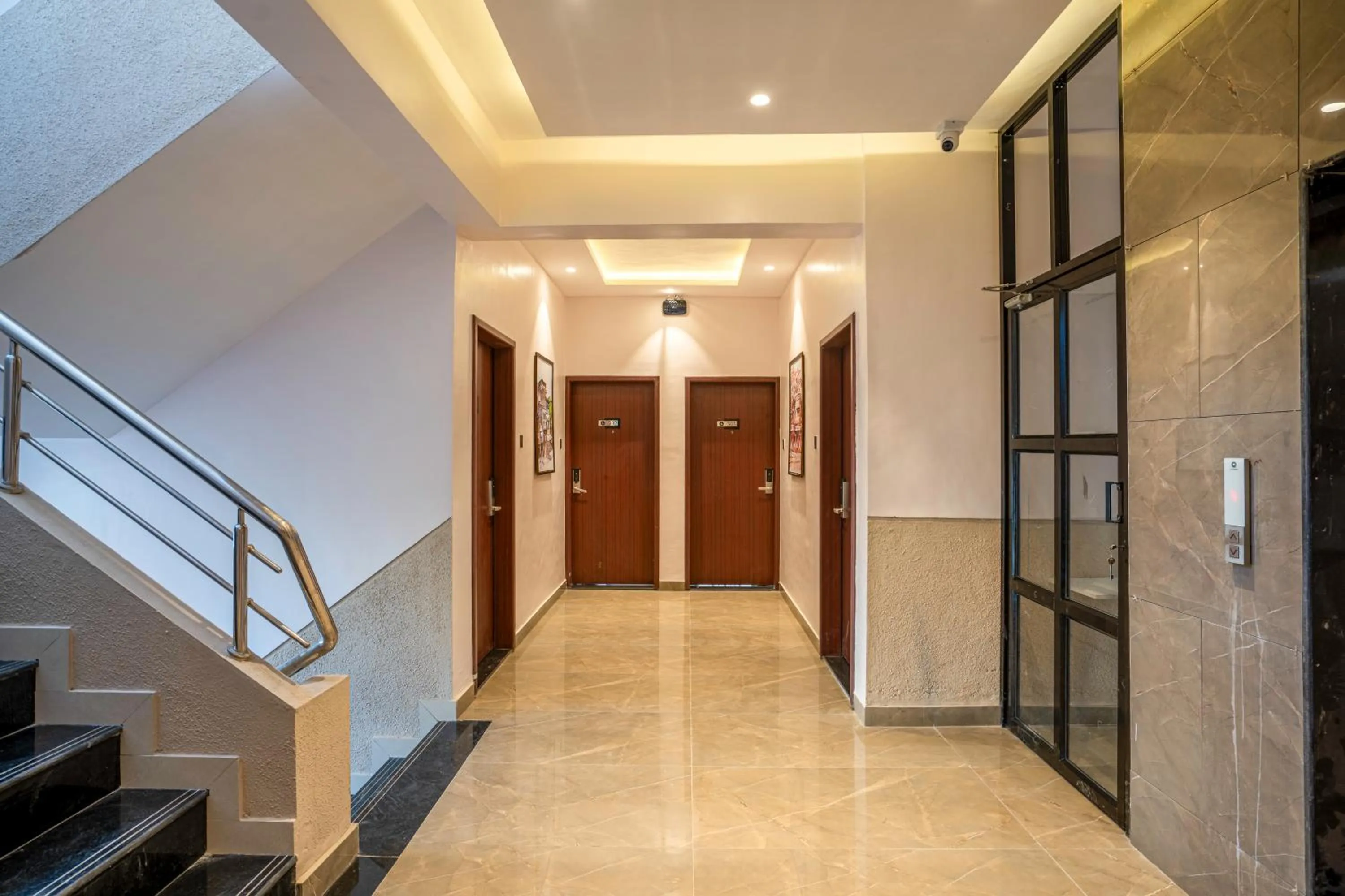 Lobby or reception in StayBird - Divine Suites, Business Hotel, Kharadi