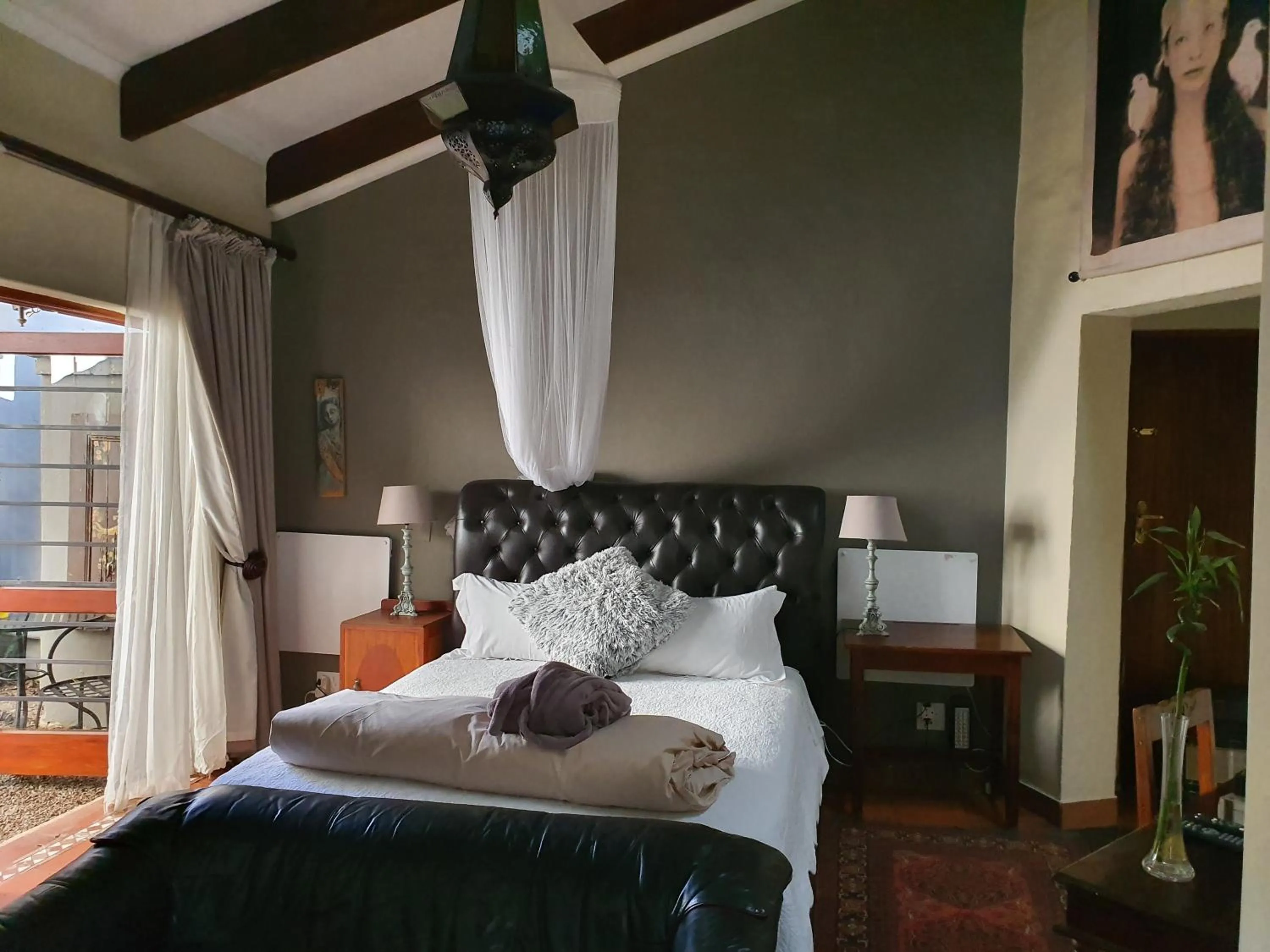 Bed in Waterhouse Guest Lodge - Indus Street