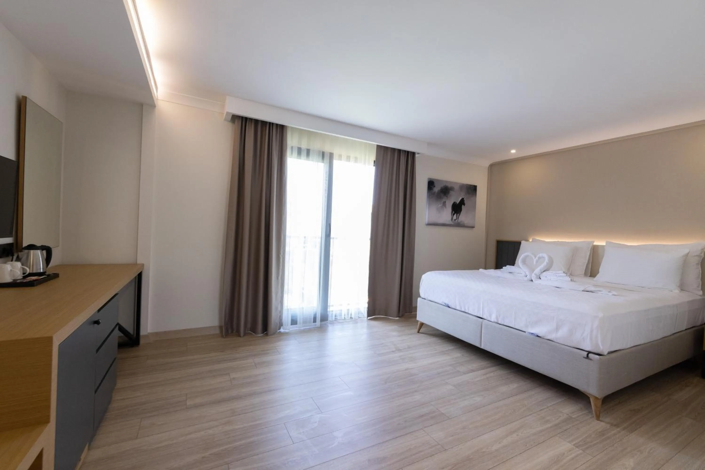 Bed in Three Points Hotel