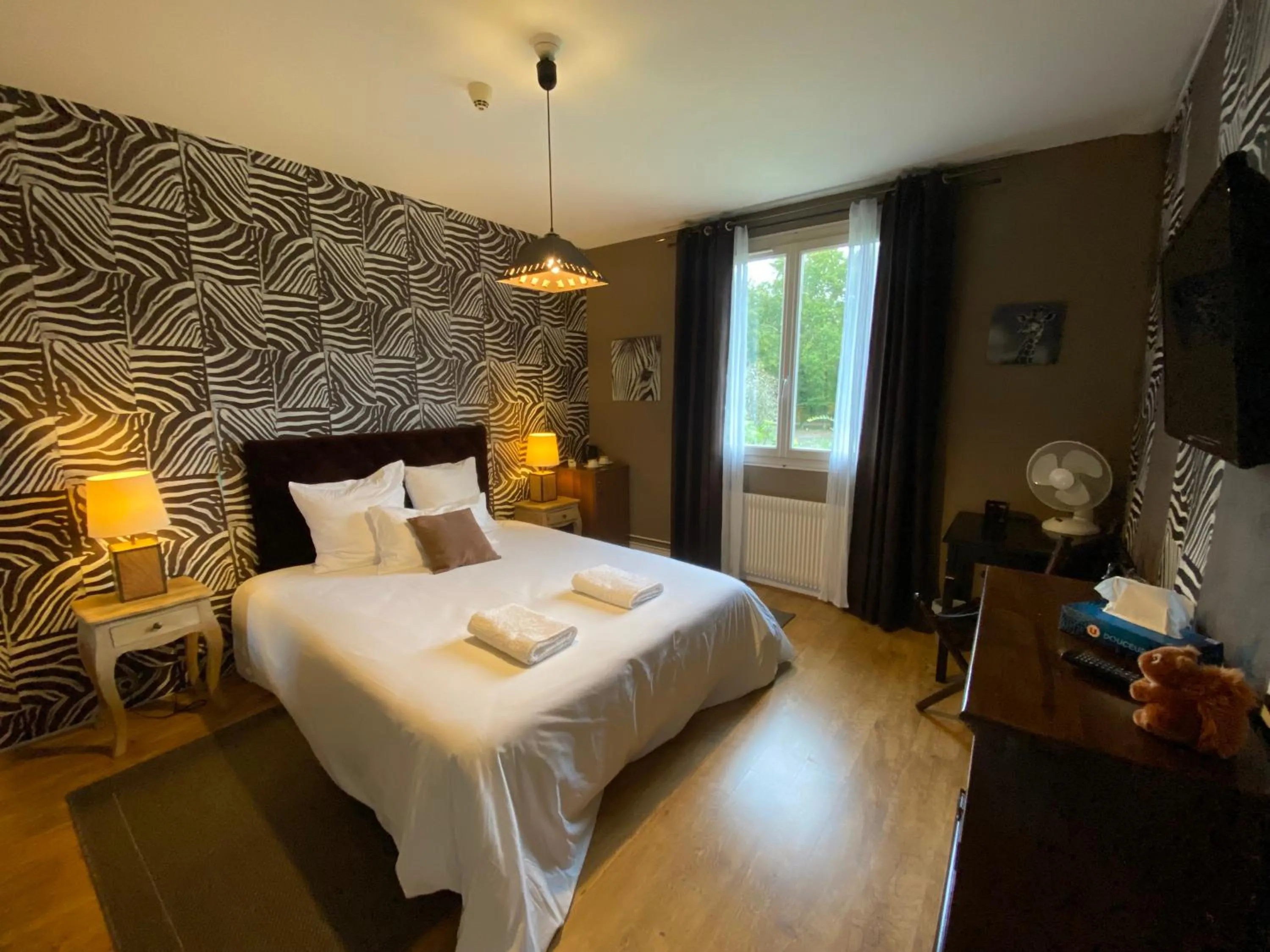 Photo of the whole room, Bed in Hotel Moulin de Villiers