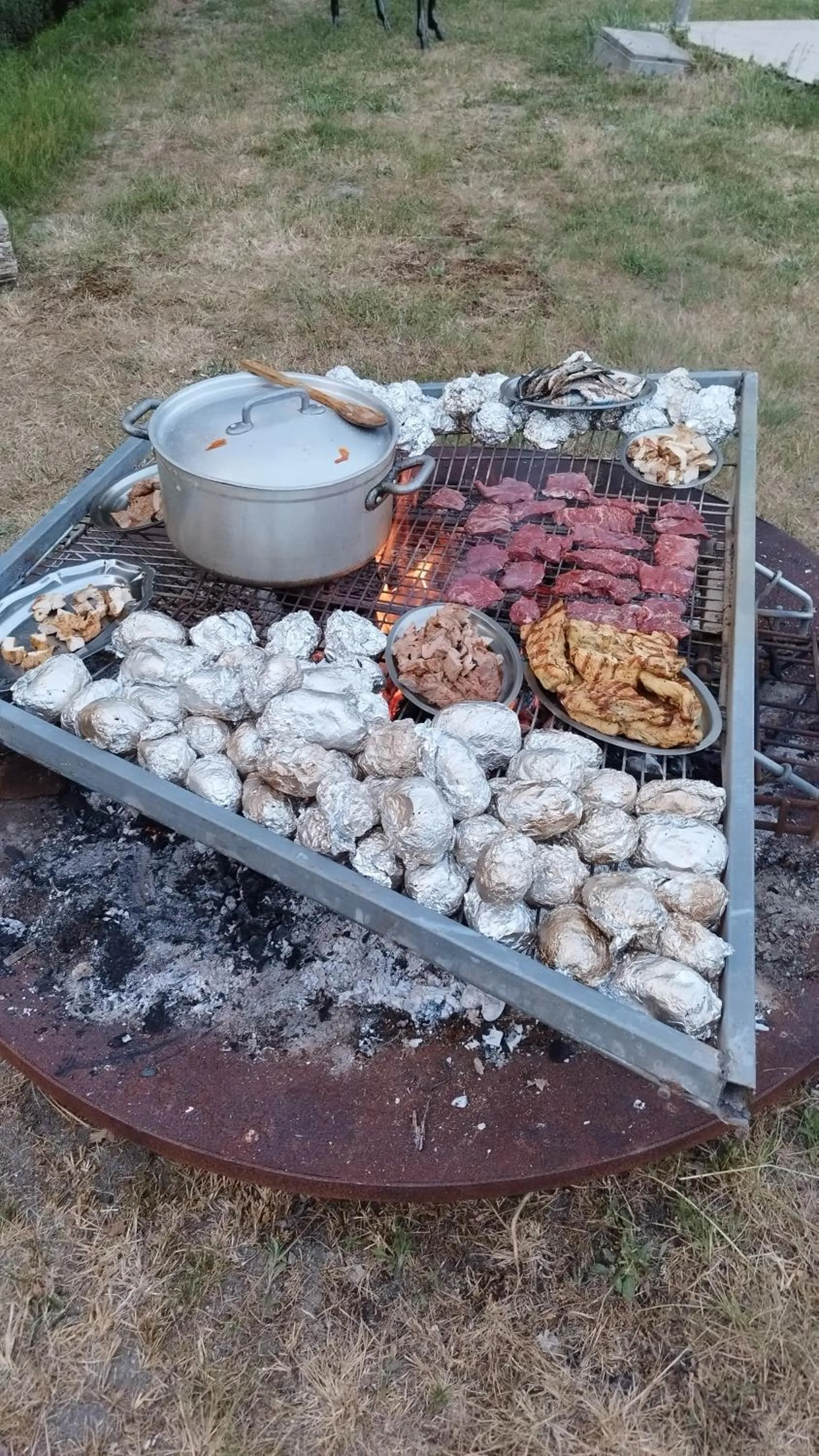 BBQ facilities in Hotel Moulin de Villiers