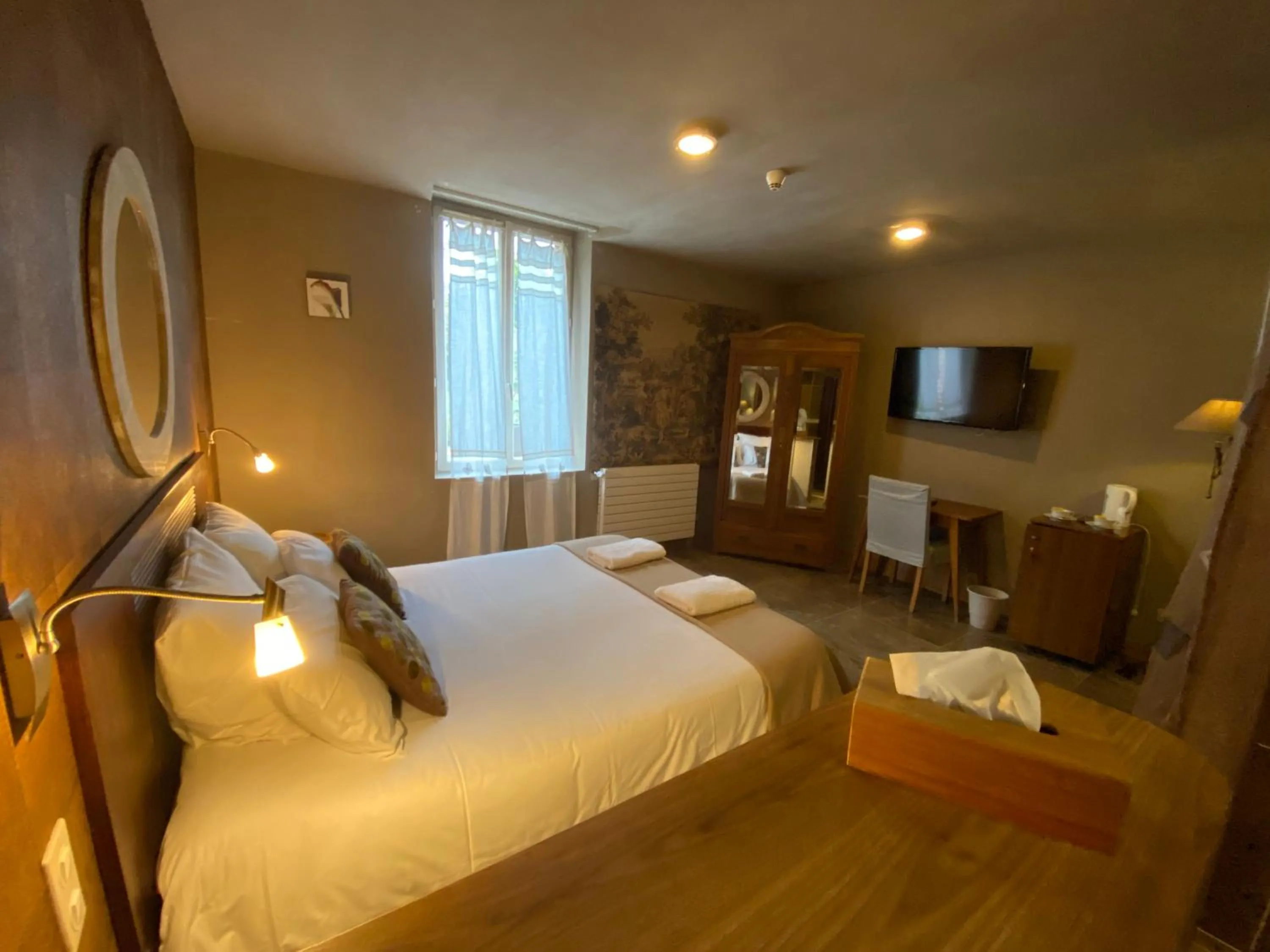 Photo of the whole room, Bed in Hotel Moulin de Villiers