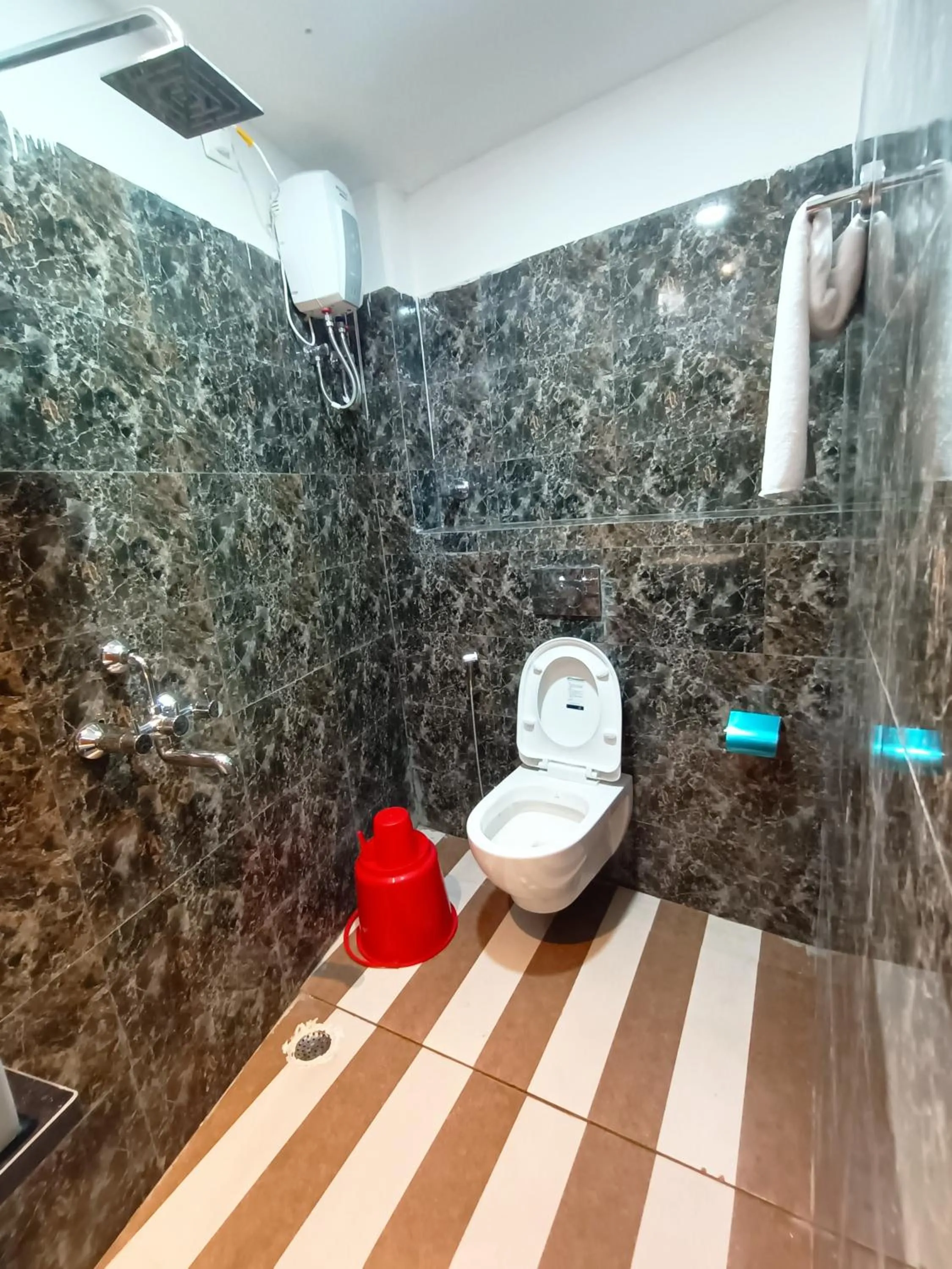 Shower in Collection O Hotel Danish Dreamstay