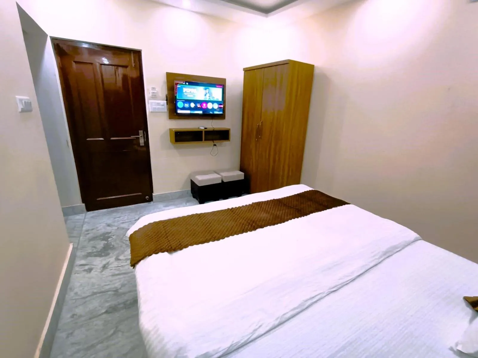 Property building, Bed in Collection O Hotel Danish Dreamstay