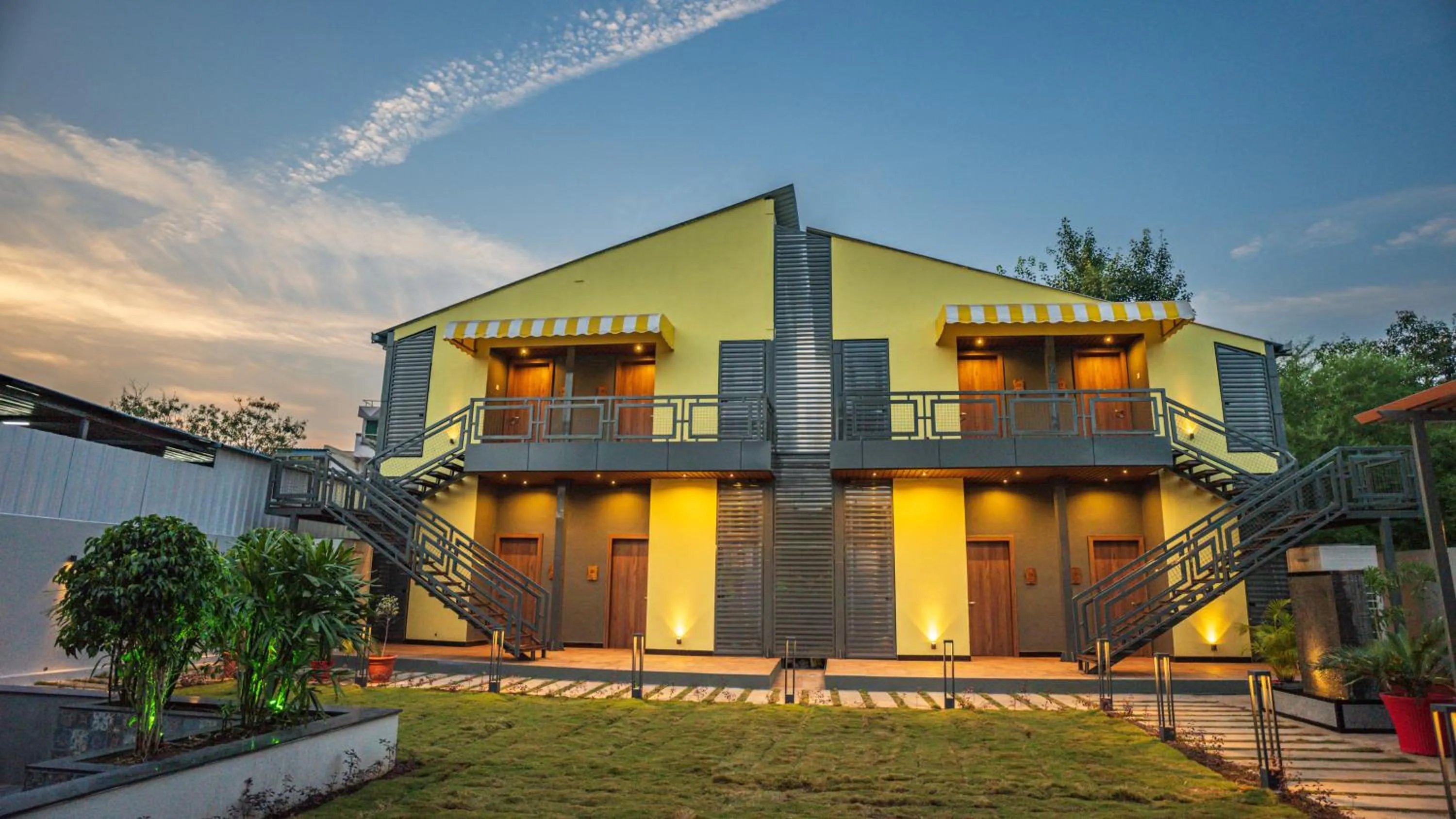 Property building in Casa Oro