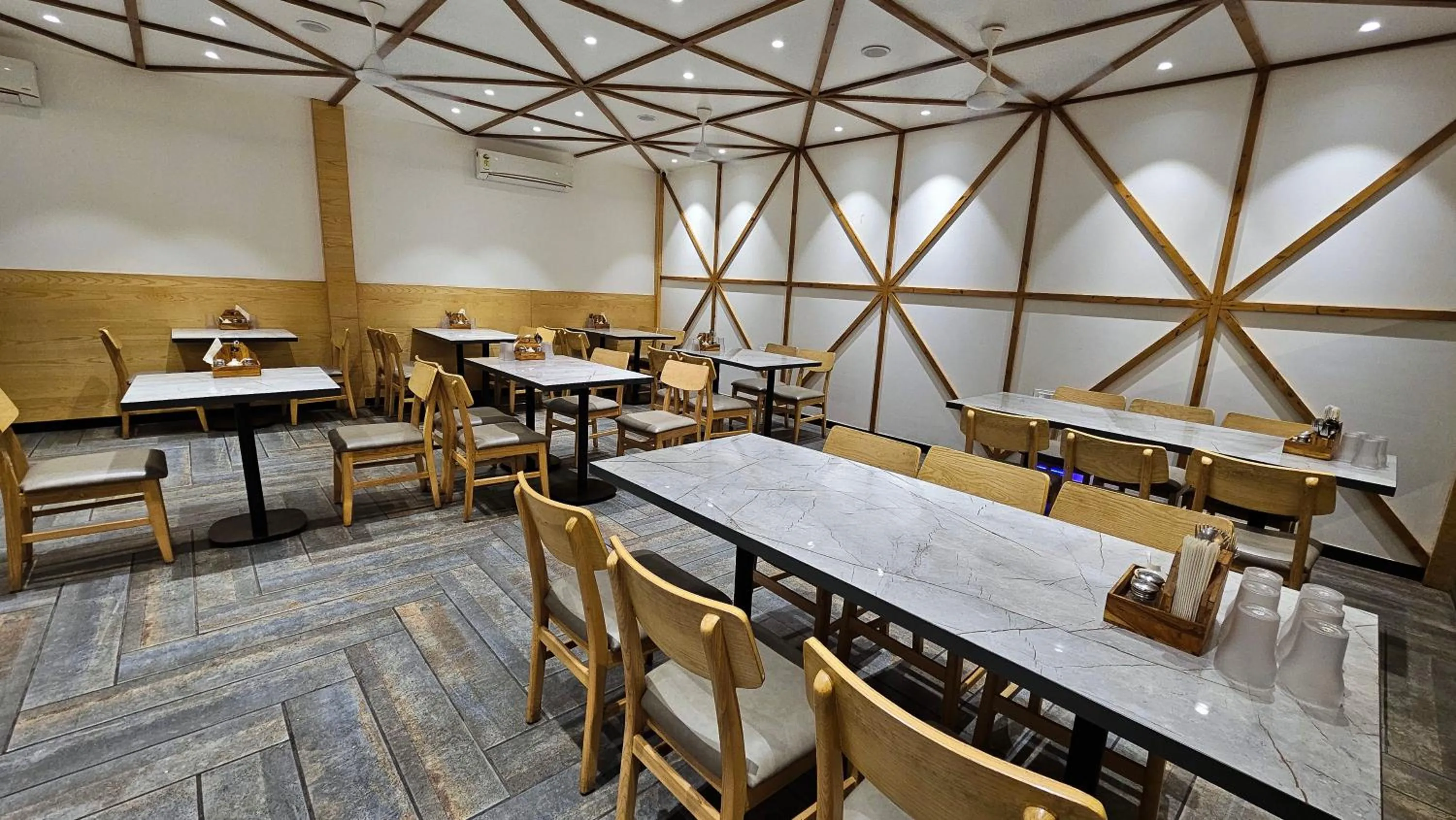 Restaurant/places to eat in Casa Oro