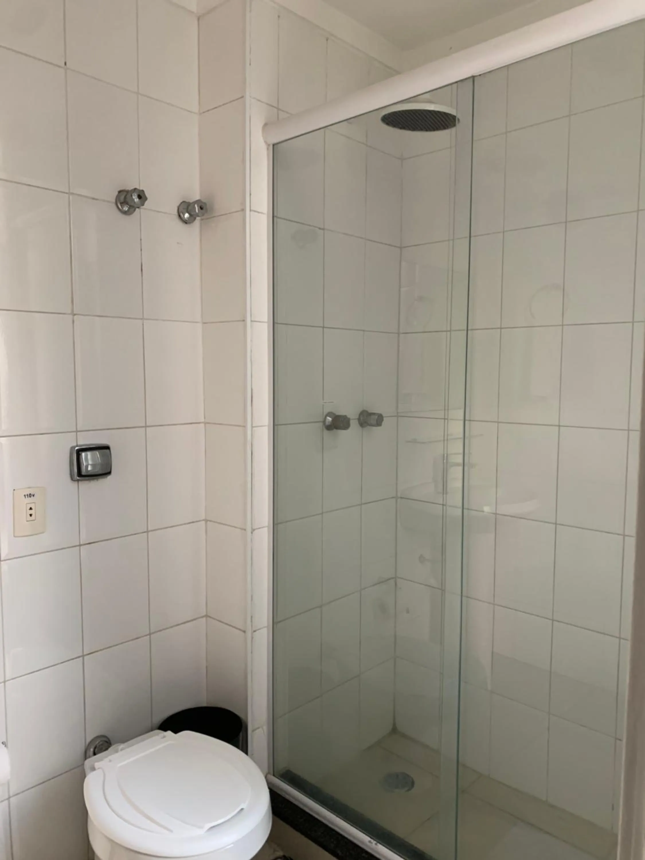 Shower in Lory Studio Hotel
