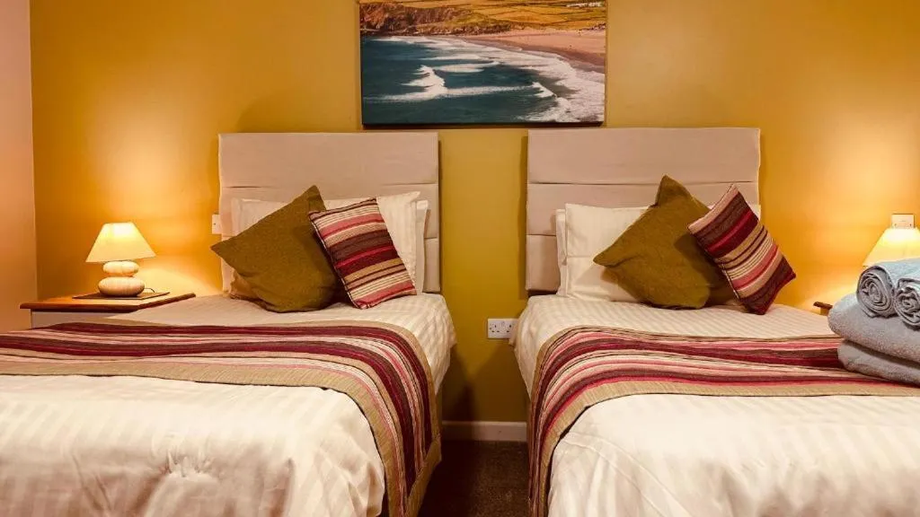 Bedroom, Bed in Ocean Haze Hotel