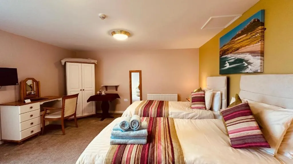 Bedroom, Bed in Ocean Haze Hotel