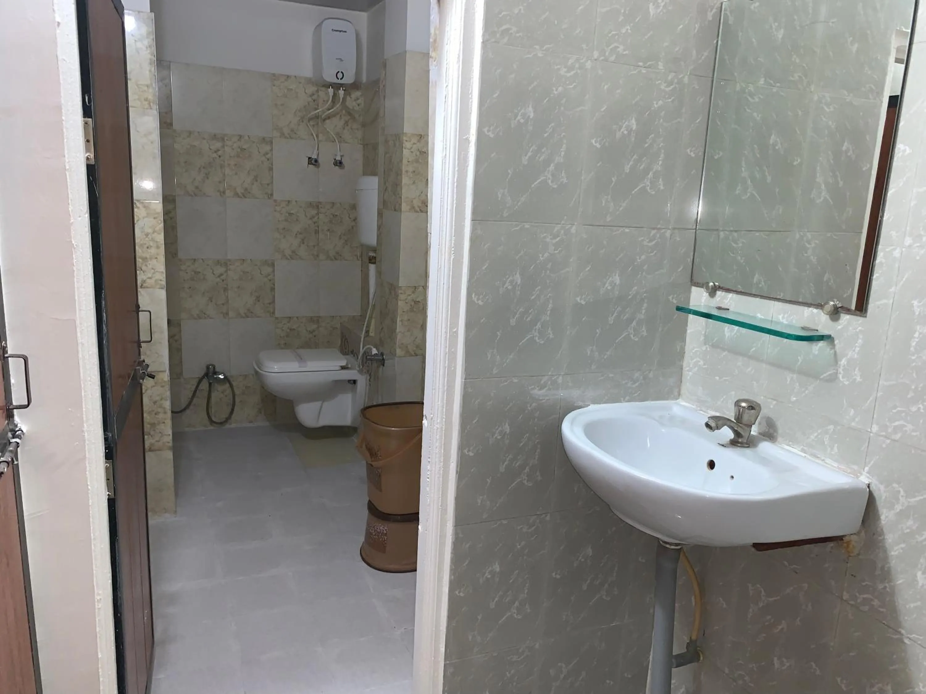 Shower in Hotel JK Lions - Koradi, Nagpur