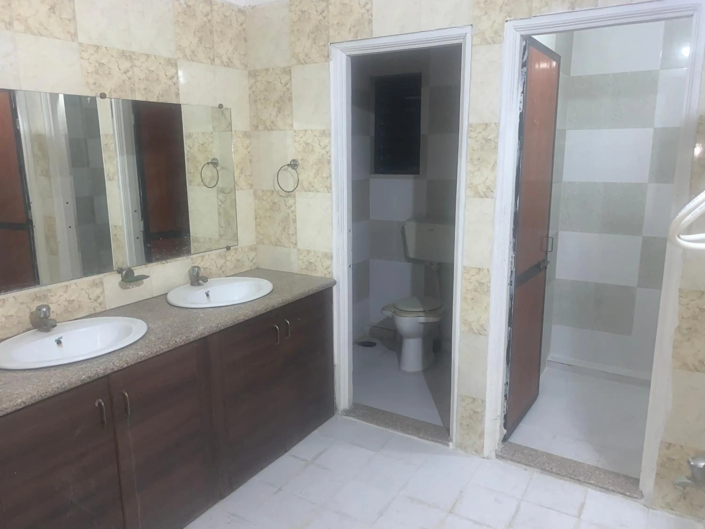 Toilet in Hotel JK Lions - Koradi, Nagpur