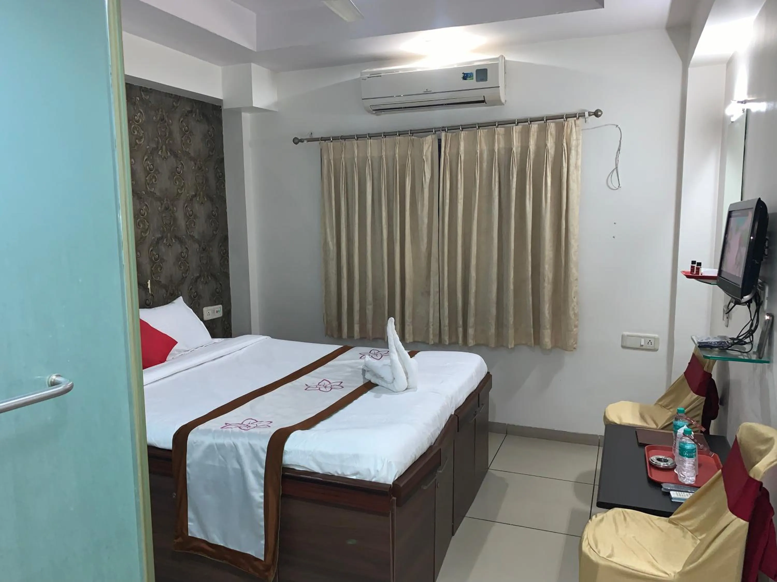 Bed in Hotel JK Lions - Koradi, Nagpur