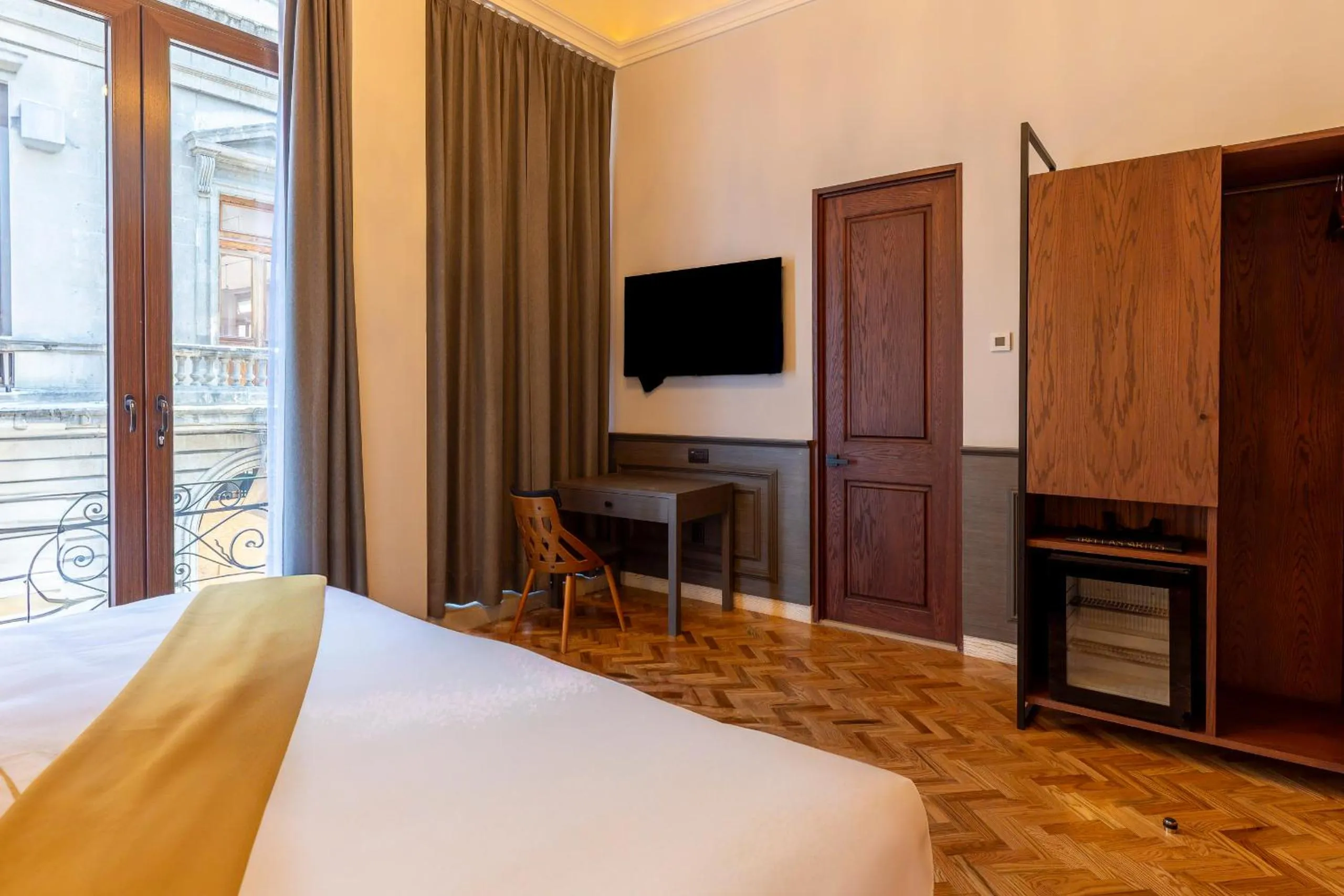 Bed in Hotel Bellas Artes