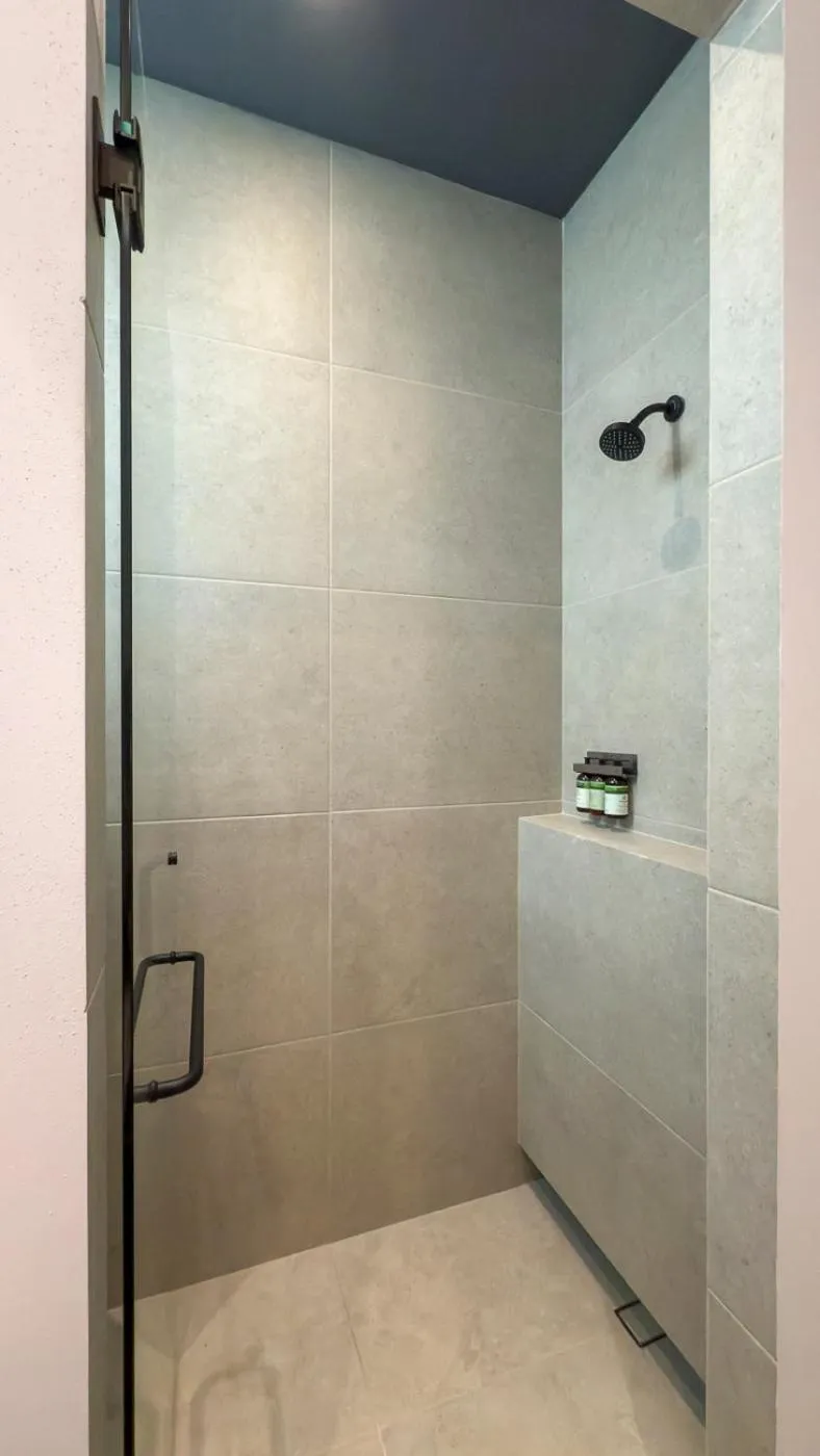 Shower in Hotel Bellas Artes