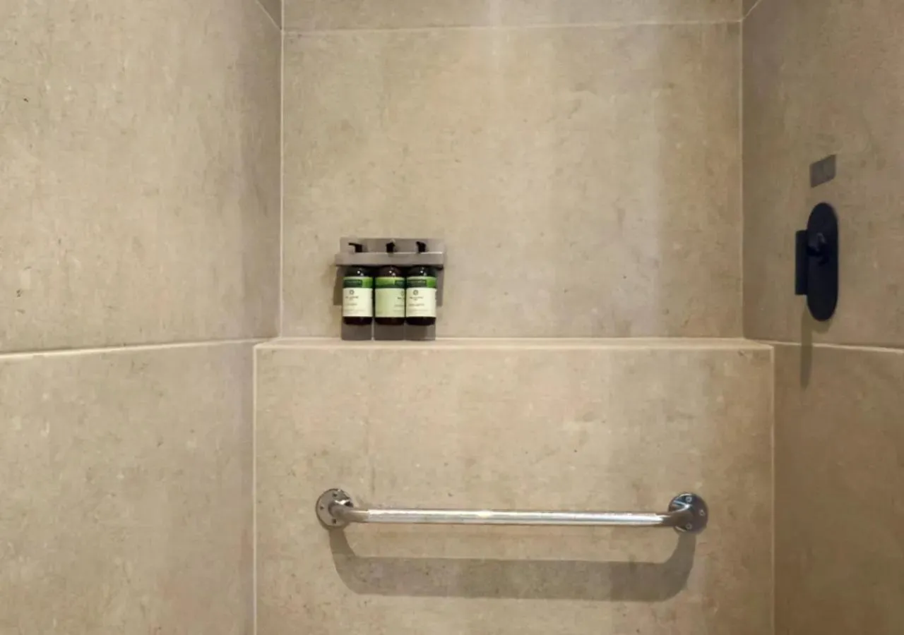 Shower in Hotel Bellas Artes