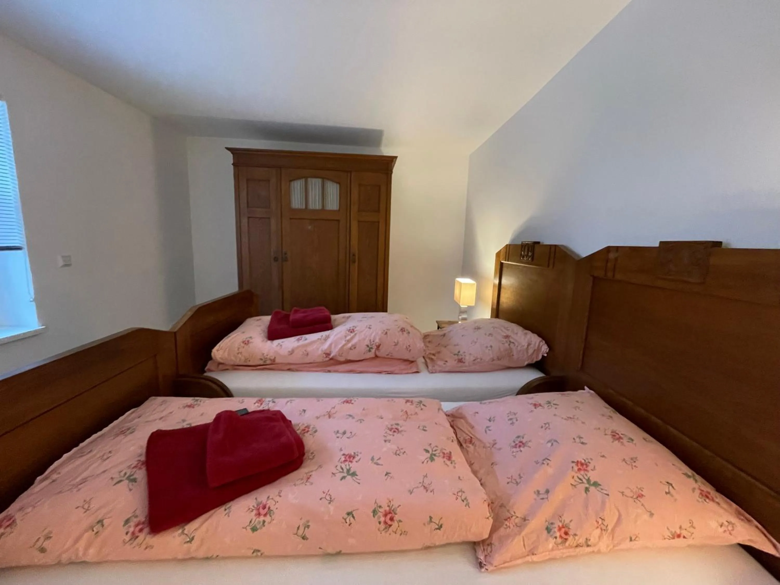 Bed in Große helle Wohnung