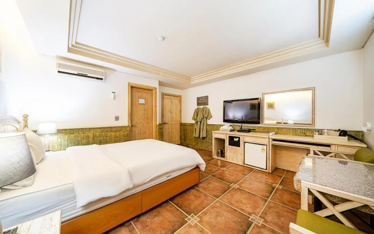 Bed in Asan Paradise