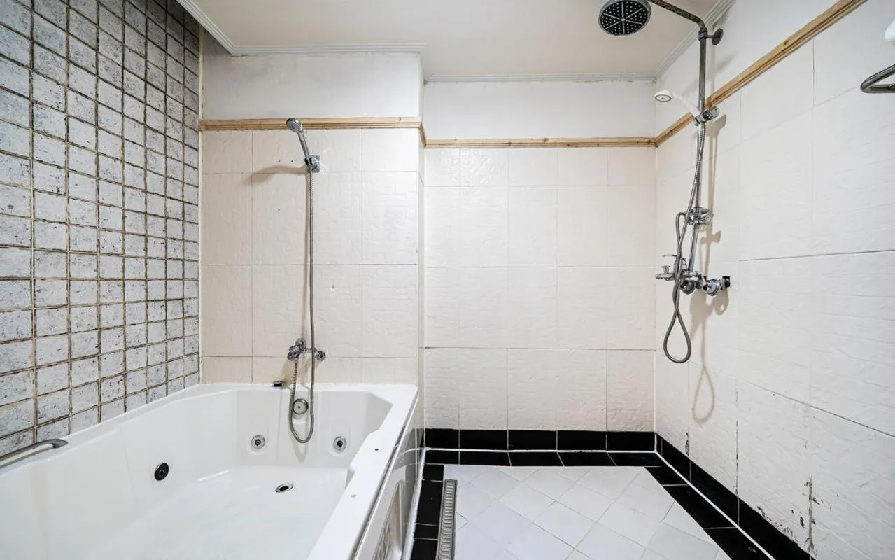 Shower in Asan Paradise