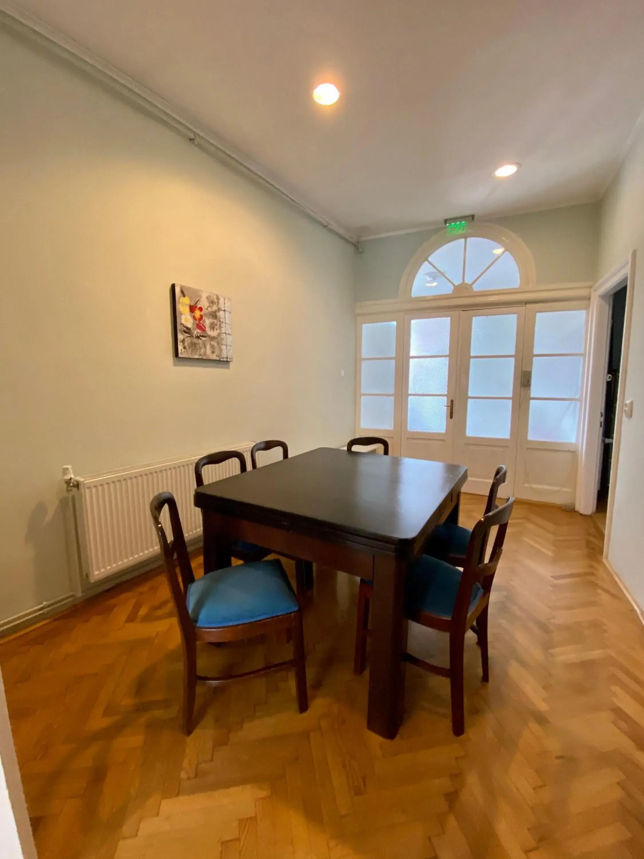 Three-Bedroom Apartment in Casa Balcescu Three-Bedroom Apartment in Casa Balcescu