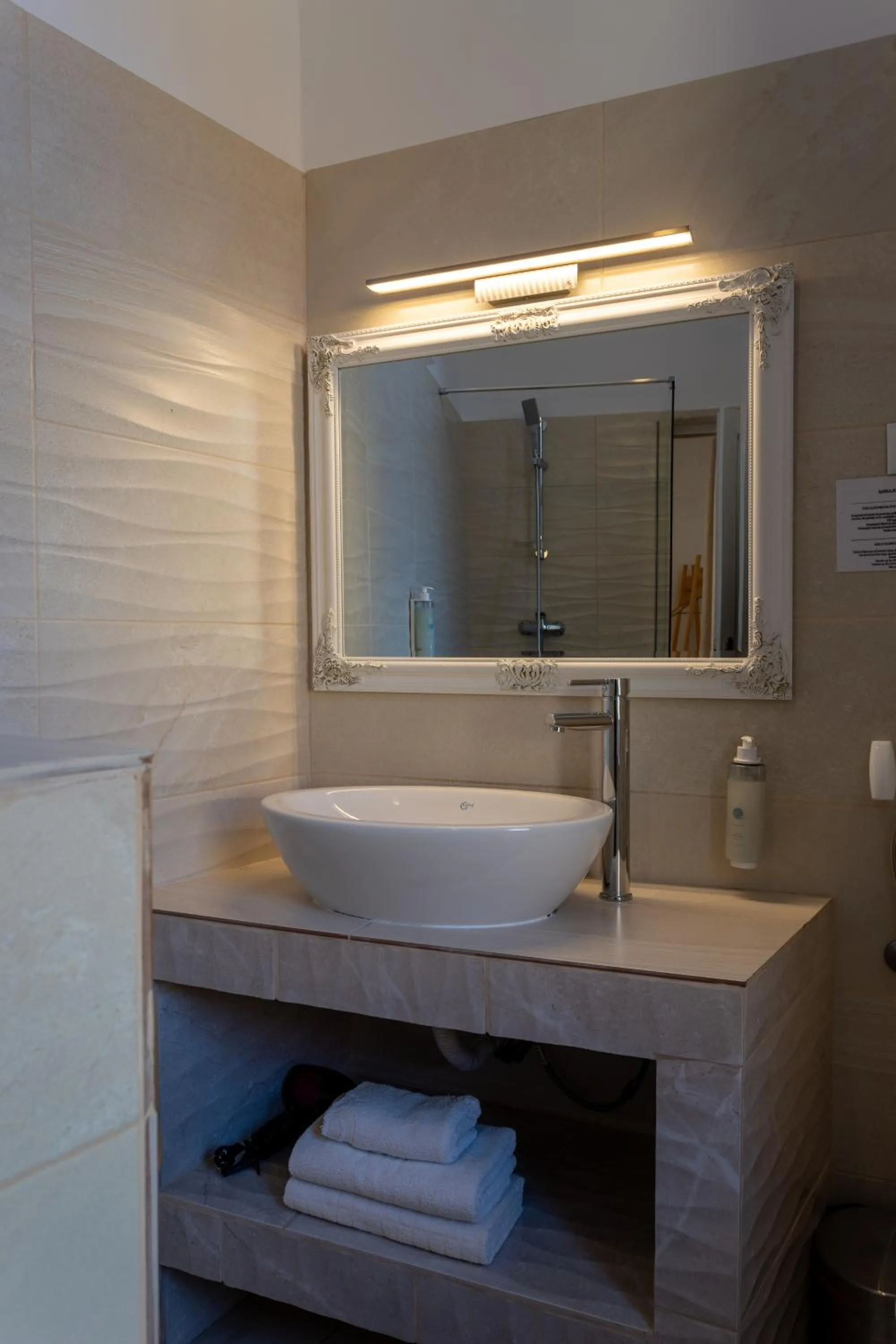 Bathroom in Casa Balcescu