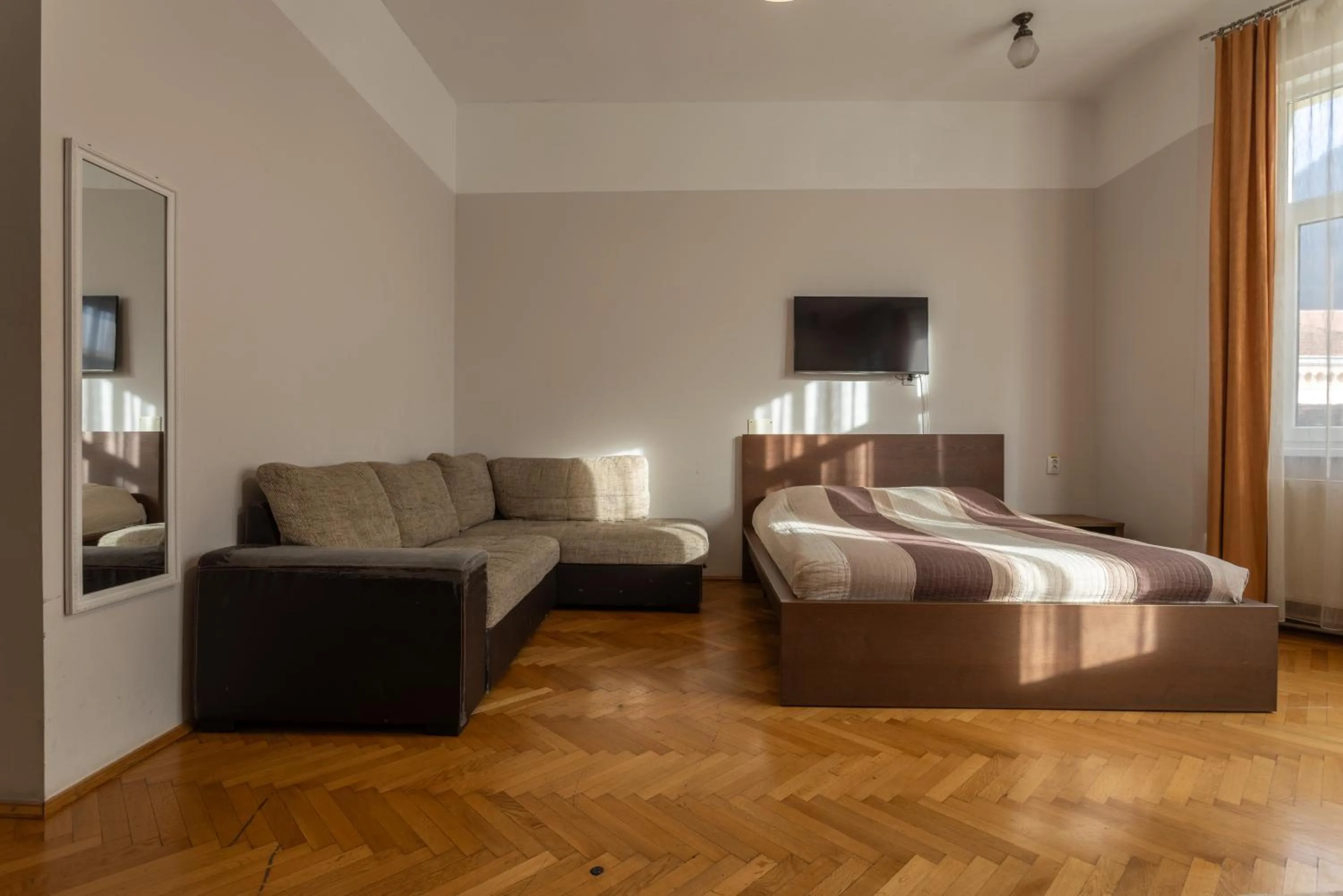 Photo of the whole room, Bed in Casa Balcescu