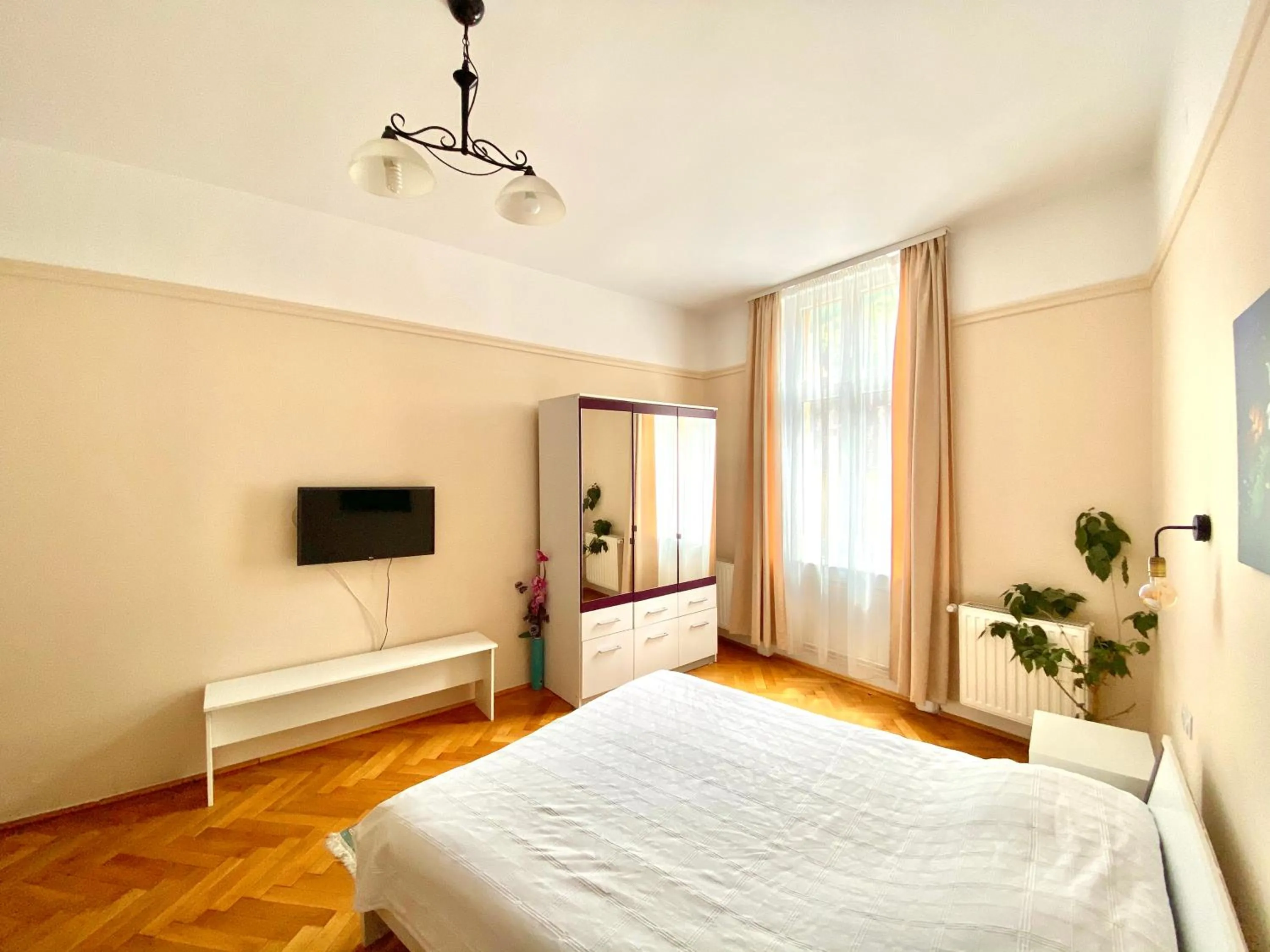 Photo of the whole room, Bed in Casa Balcescu