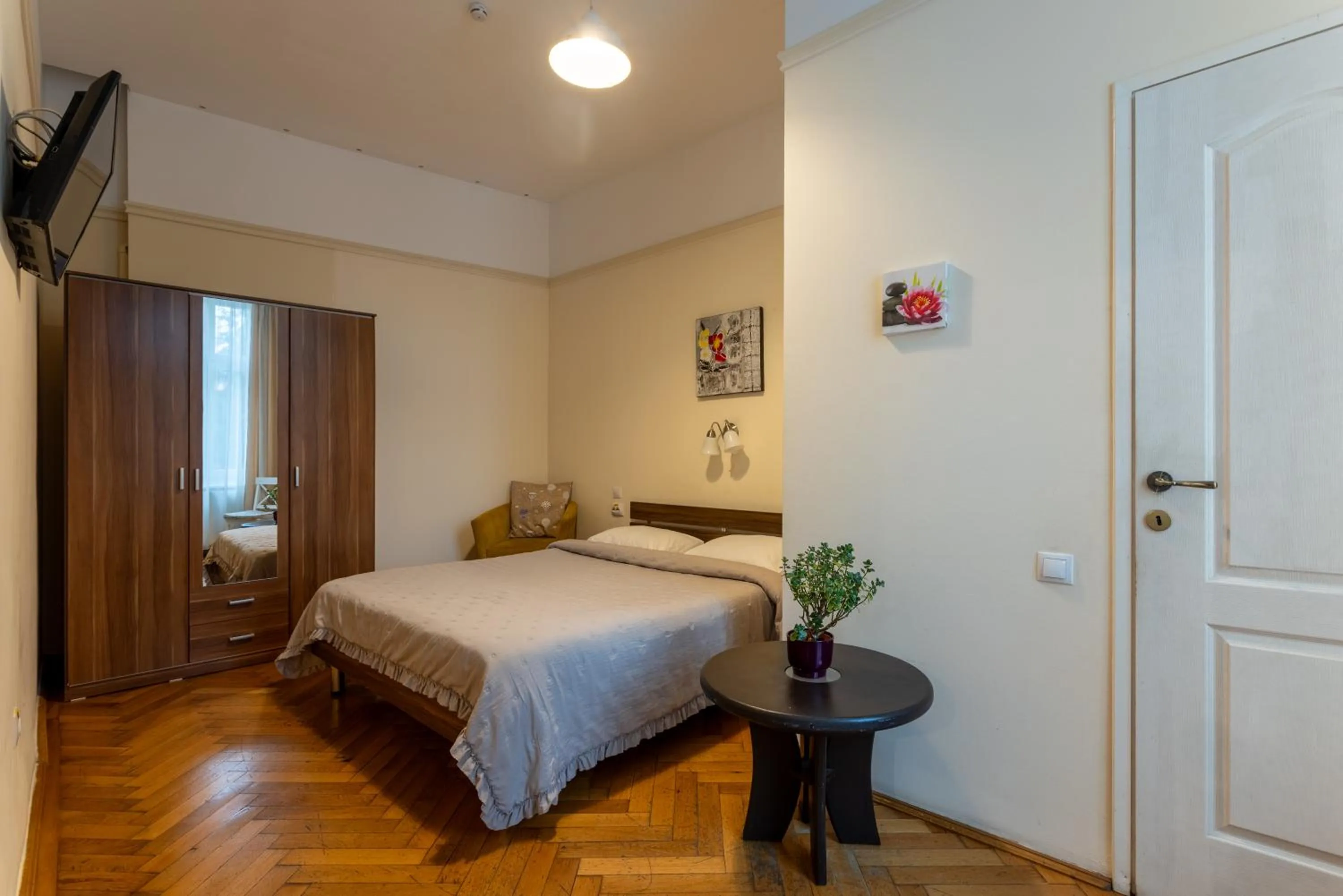 Photo of the whole room, Bed in Casa Balcescu