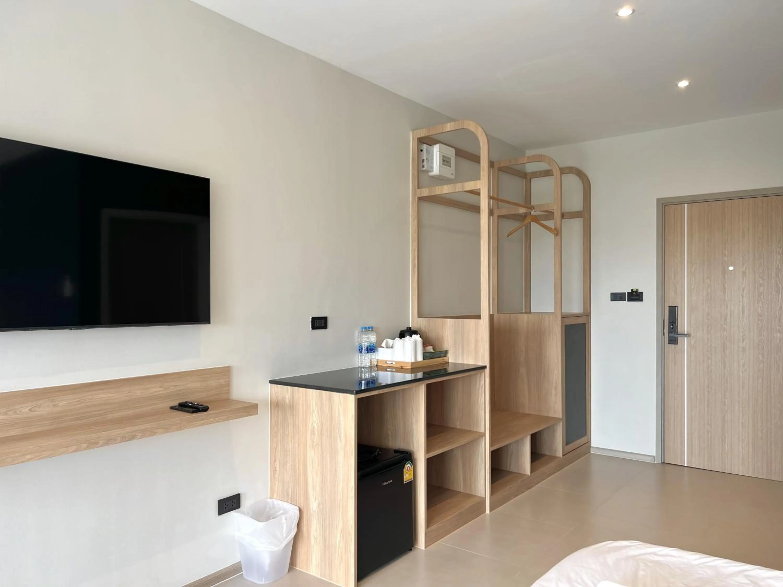 minibar, Bed in The Way Hotel Ban Pong