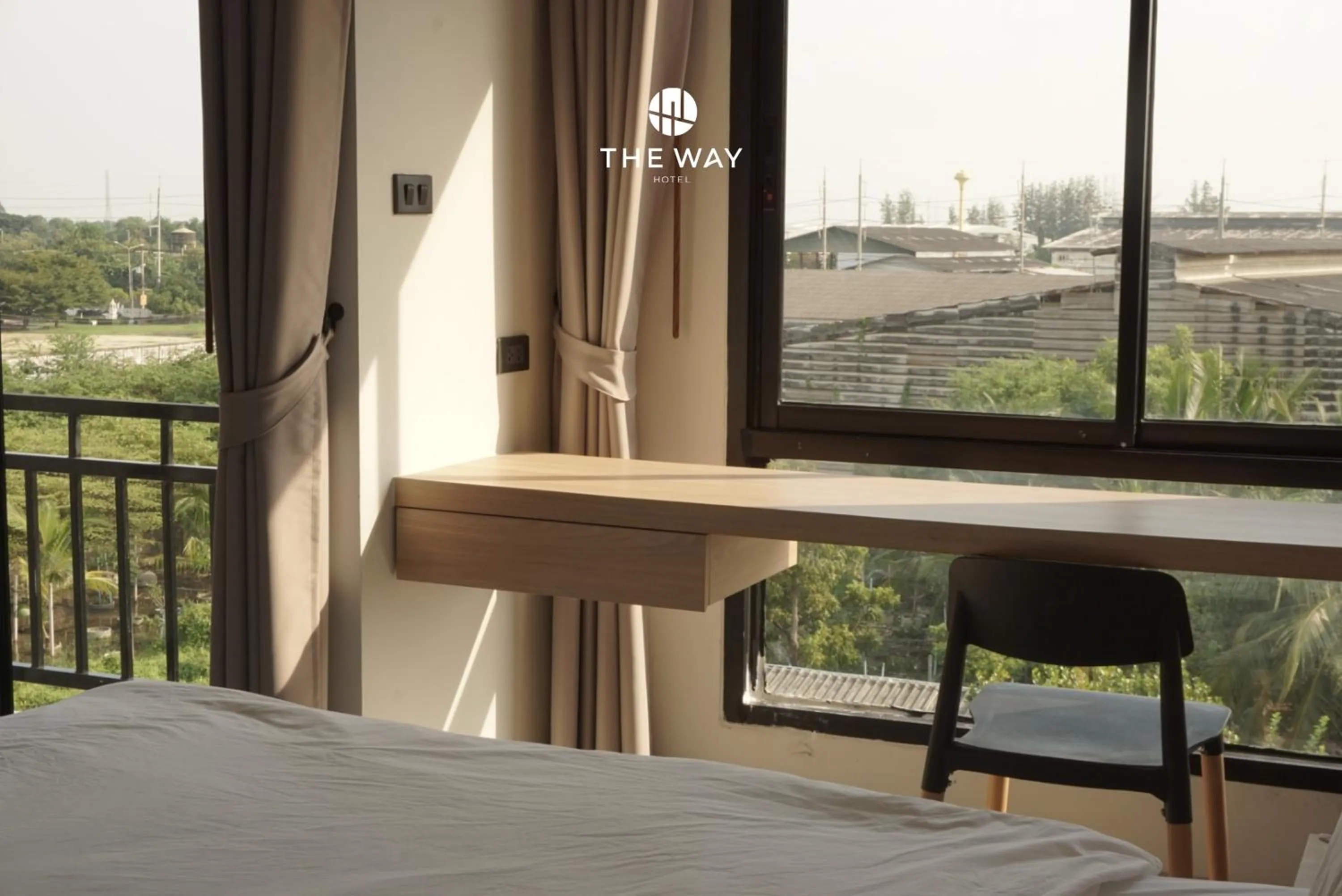 Bed in The Way Hotel Ban Pong