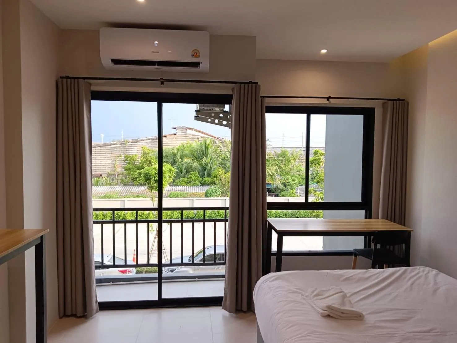 Bed in The Way Hotel Ban Pong