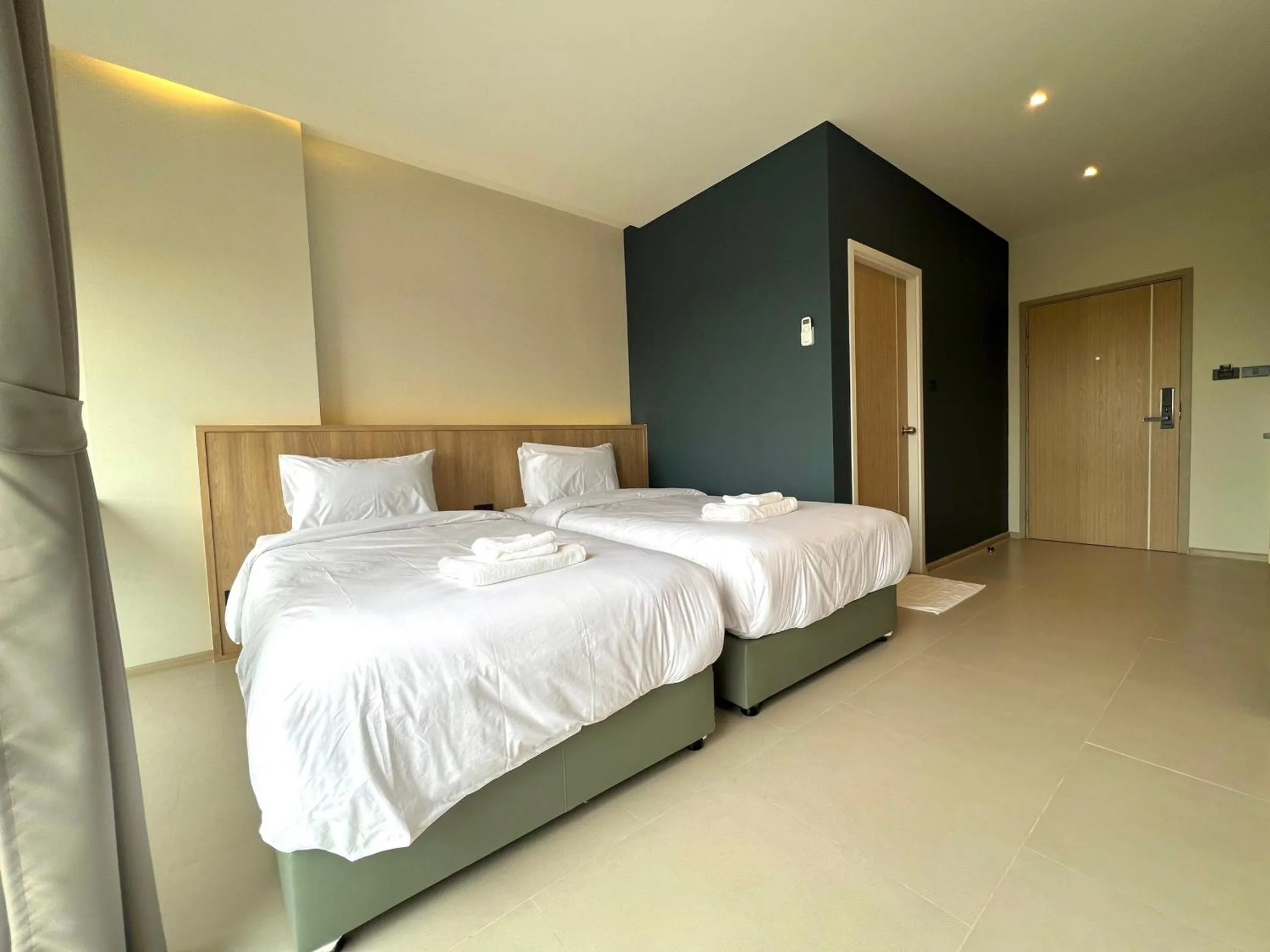 Bed in The Way Hotel Ban Pong