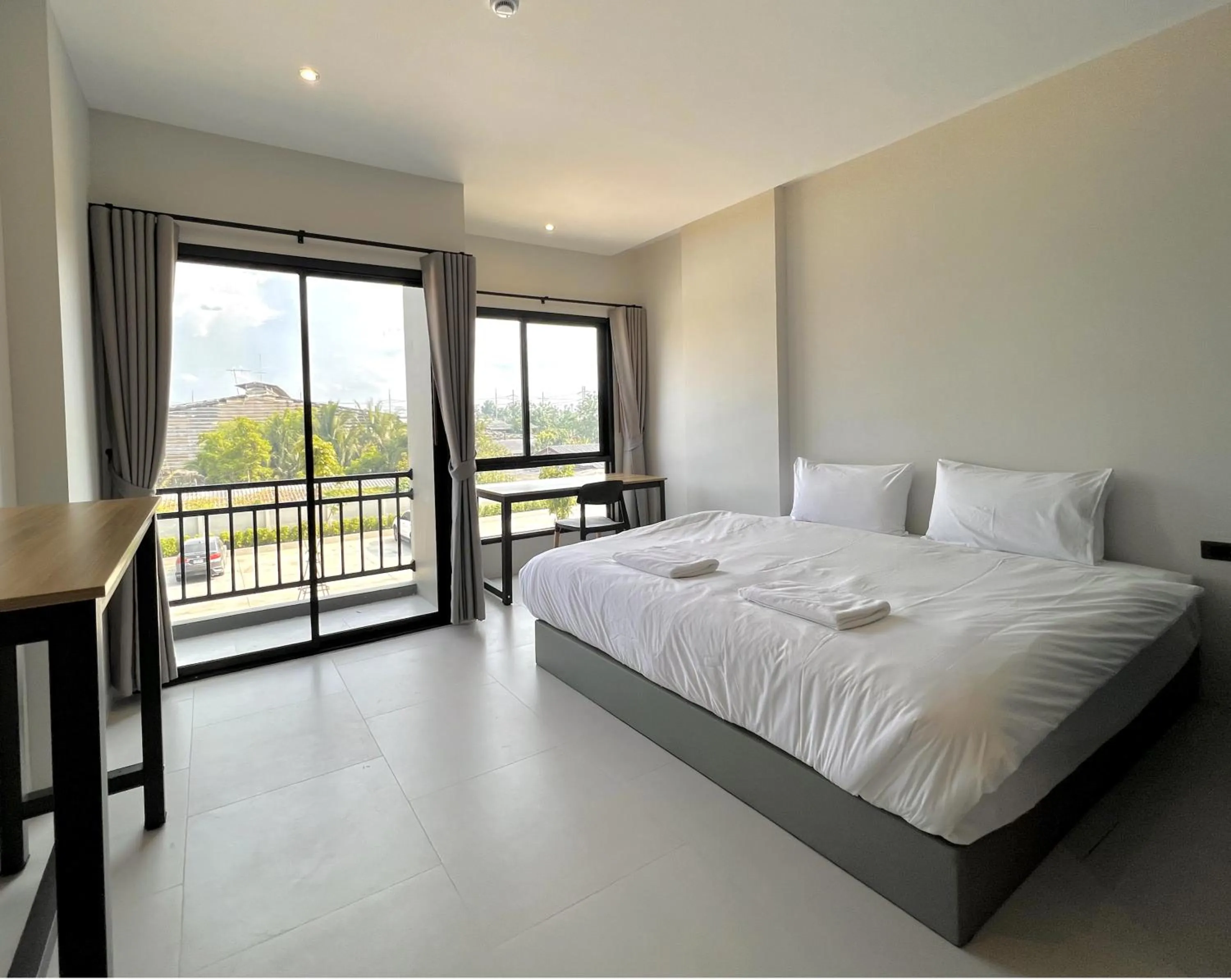 Bed in The Way Hotel Ban Pong