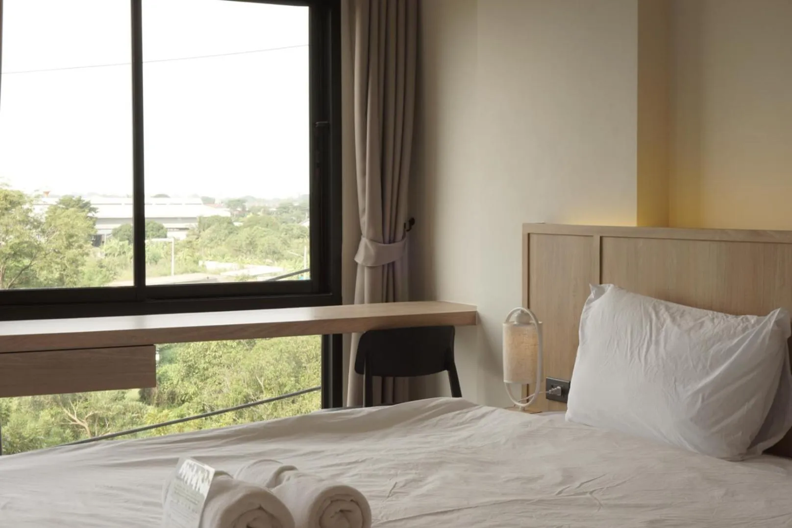 Bed in The Way Hotel Ban Pong