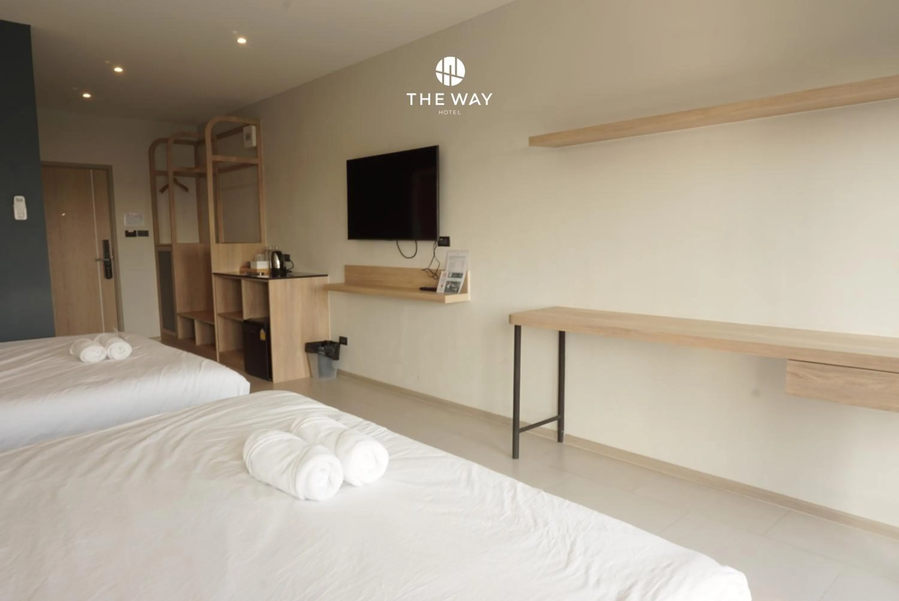 Bed in The Way Hotel Ban Pong