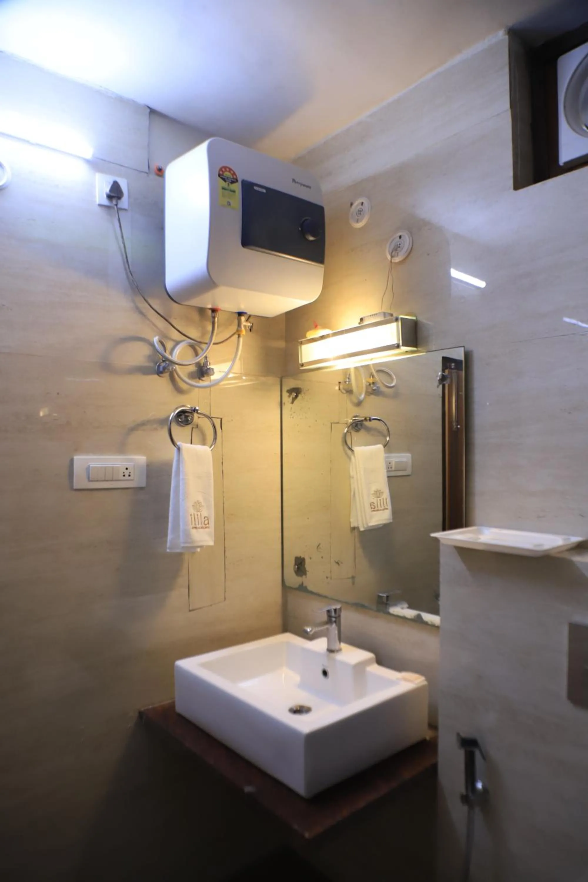 Shower in Corbett Paradiso Resort Dikhuli