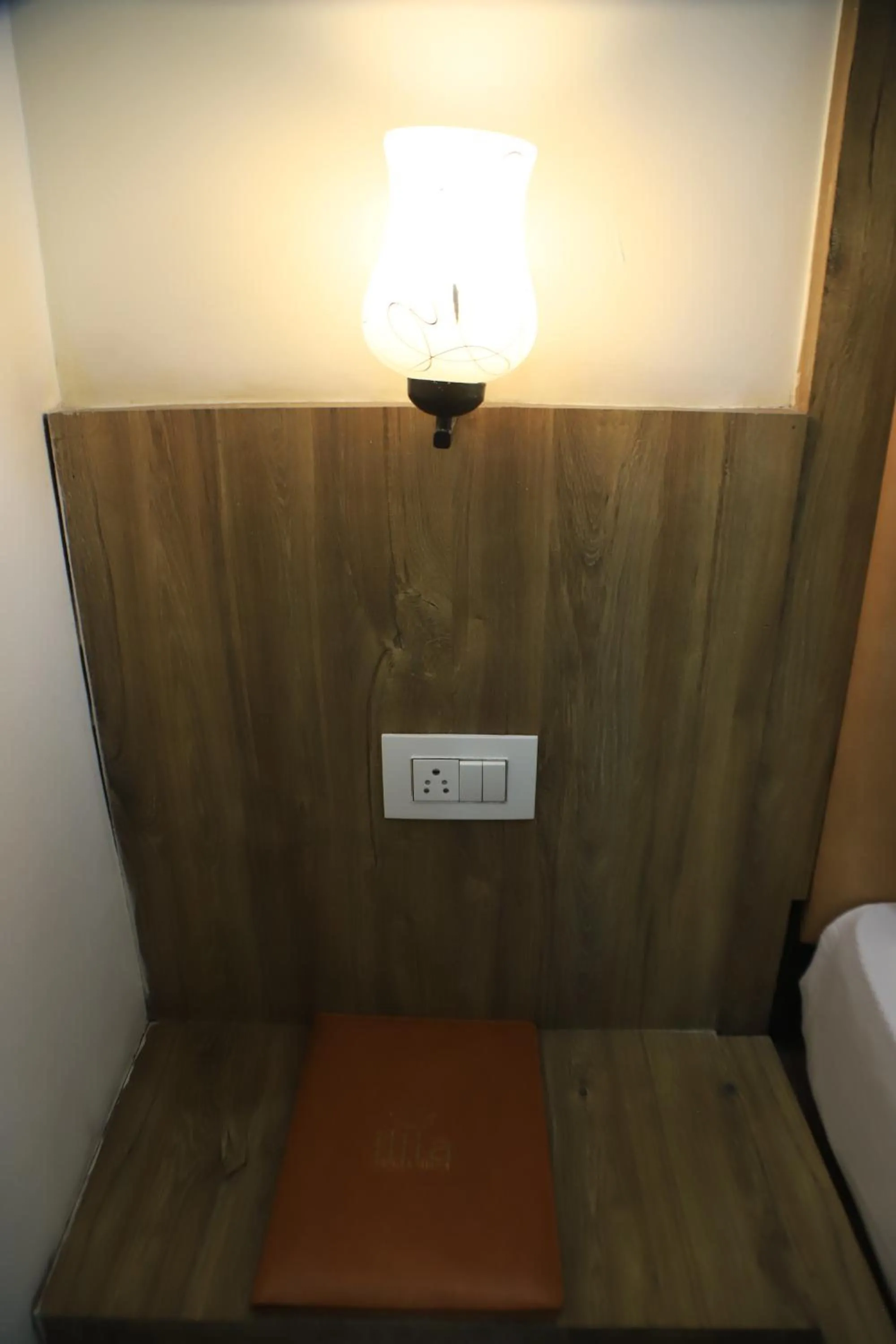 wardrobe, Bed in Corbett Paradiso Resort Dikhuli