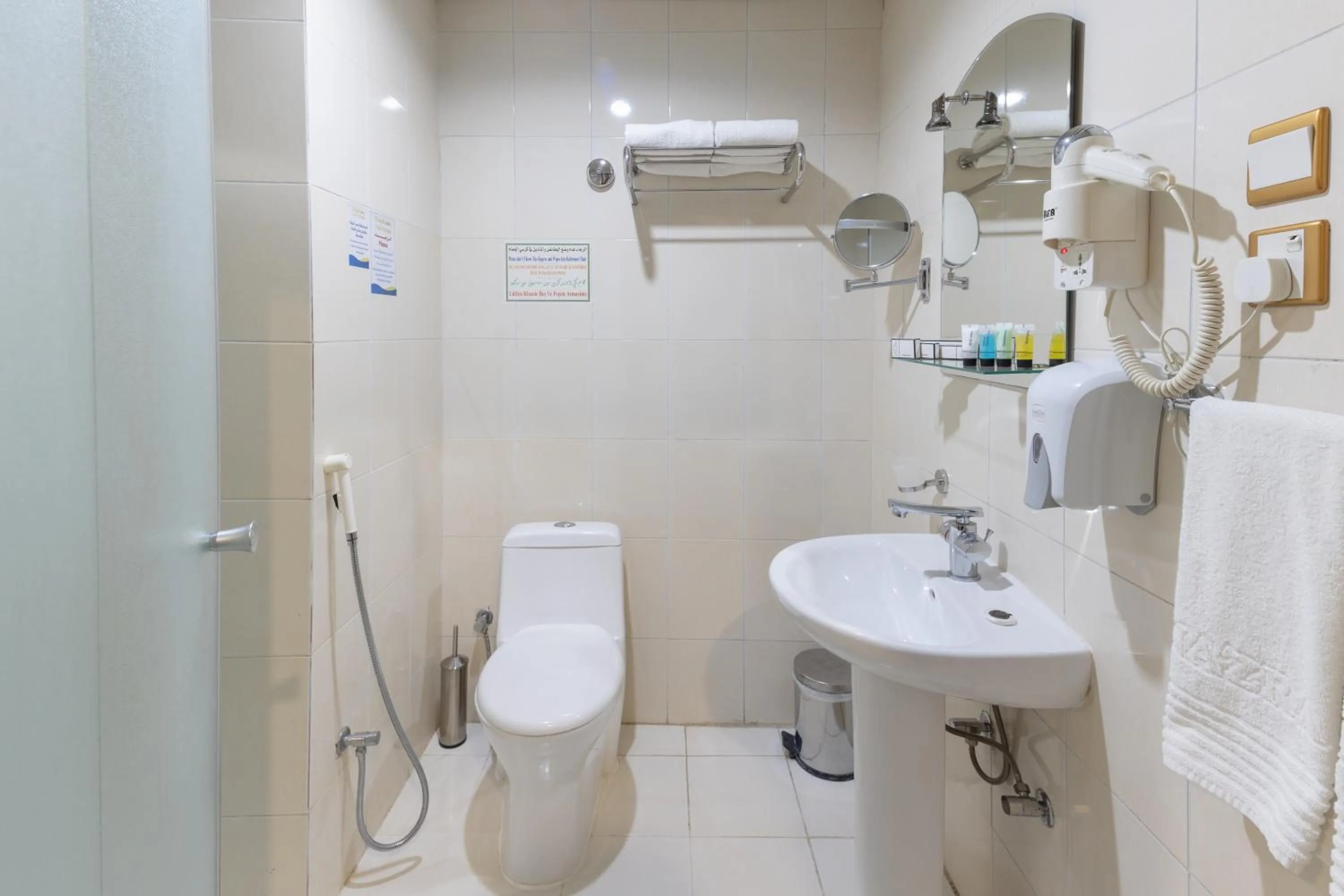 Shower in Mahd Al Resala 1 Hotel