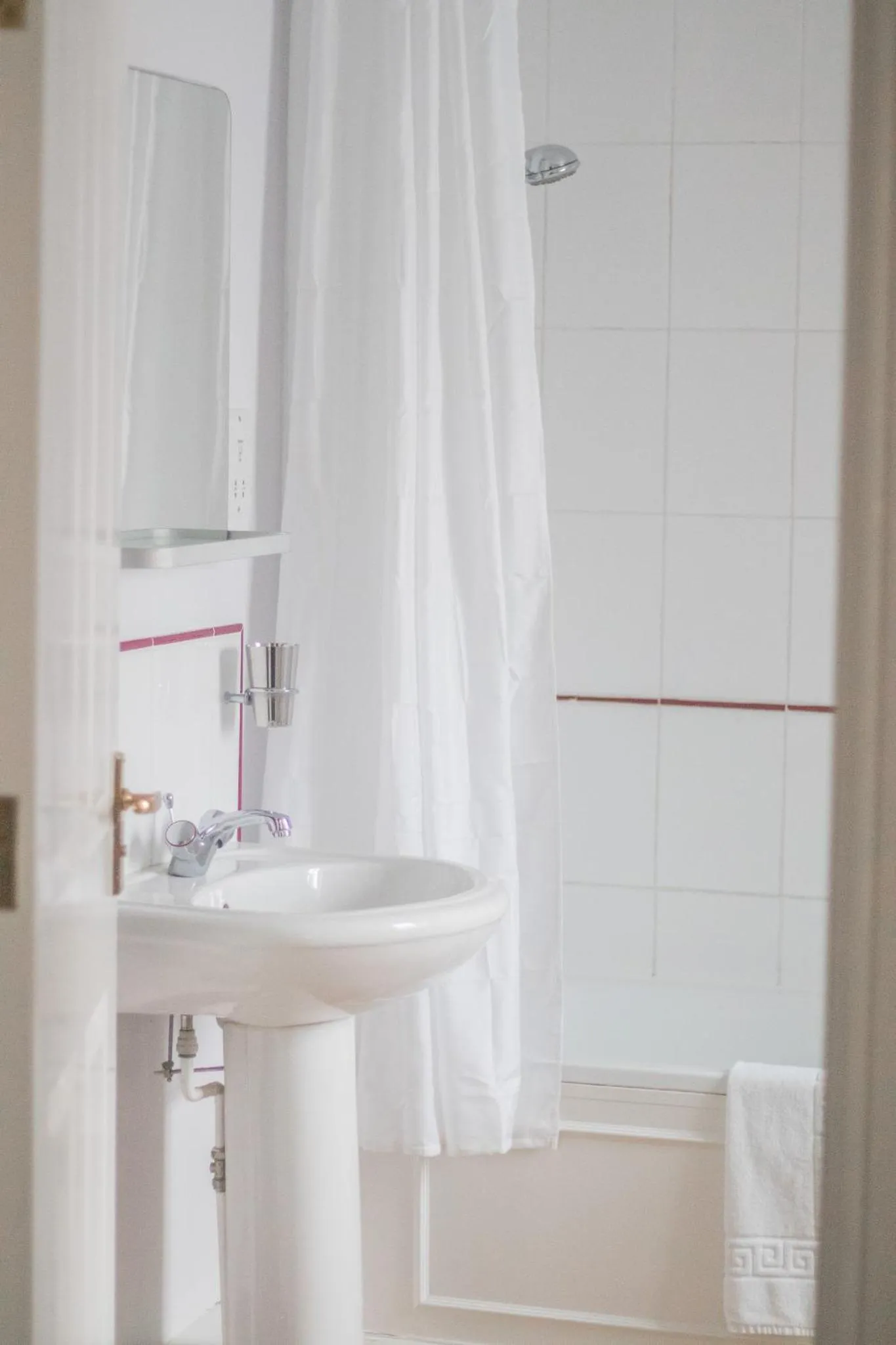 Shower in Northover Manor Hotel