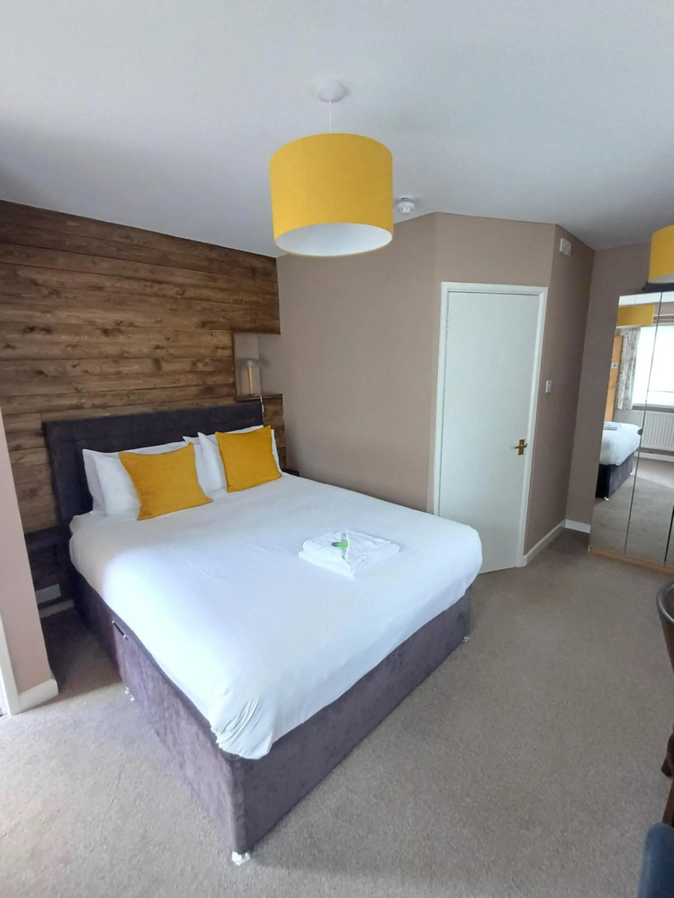 Bed in Northover Manor Hotel