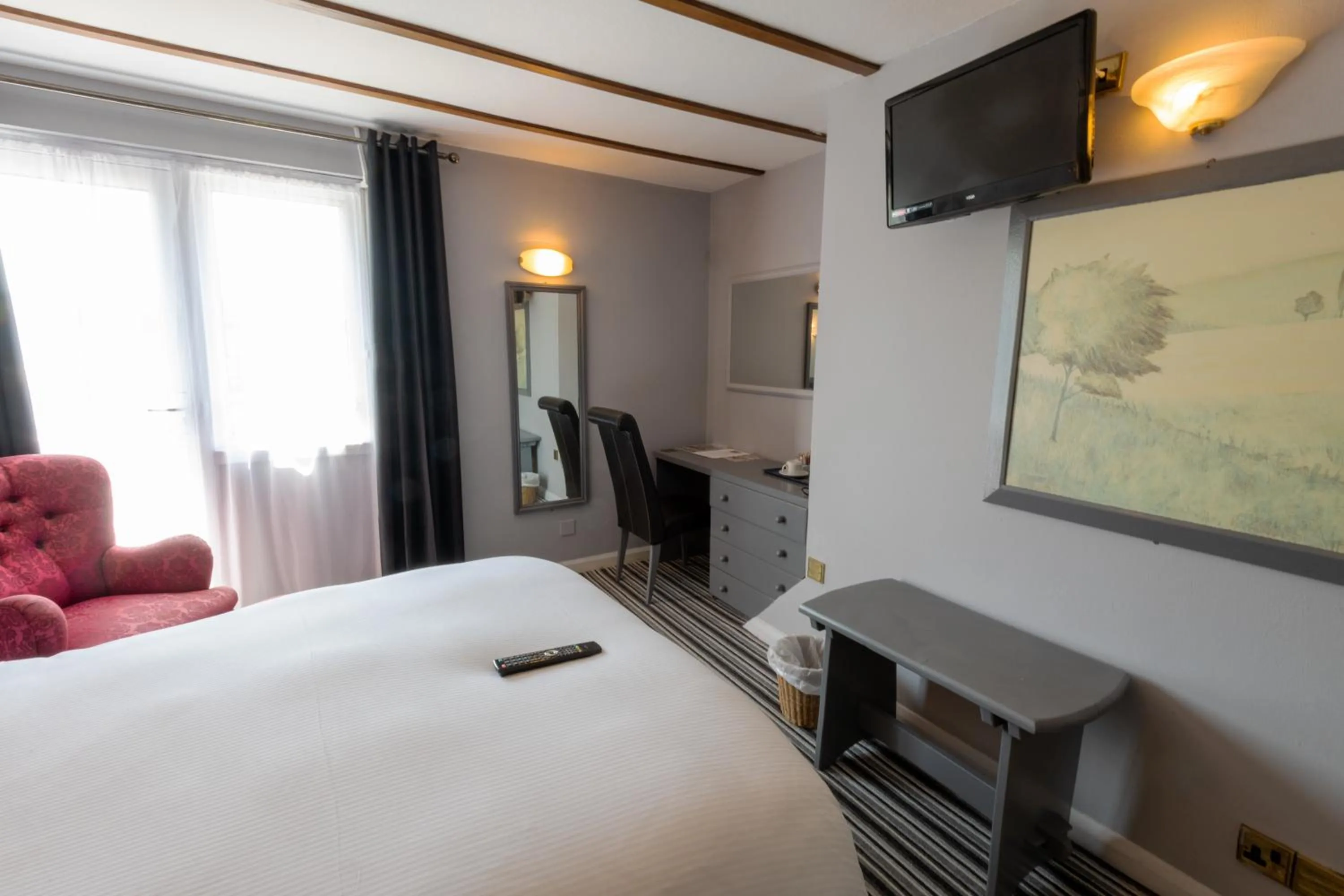 Photo of the whole room, Bed in Buffalo Bill's