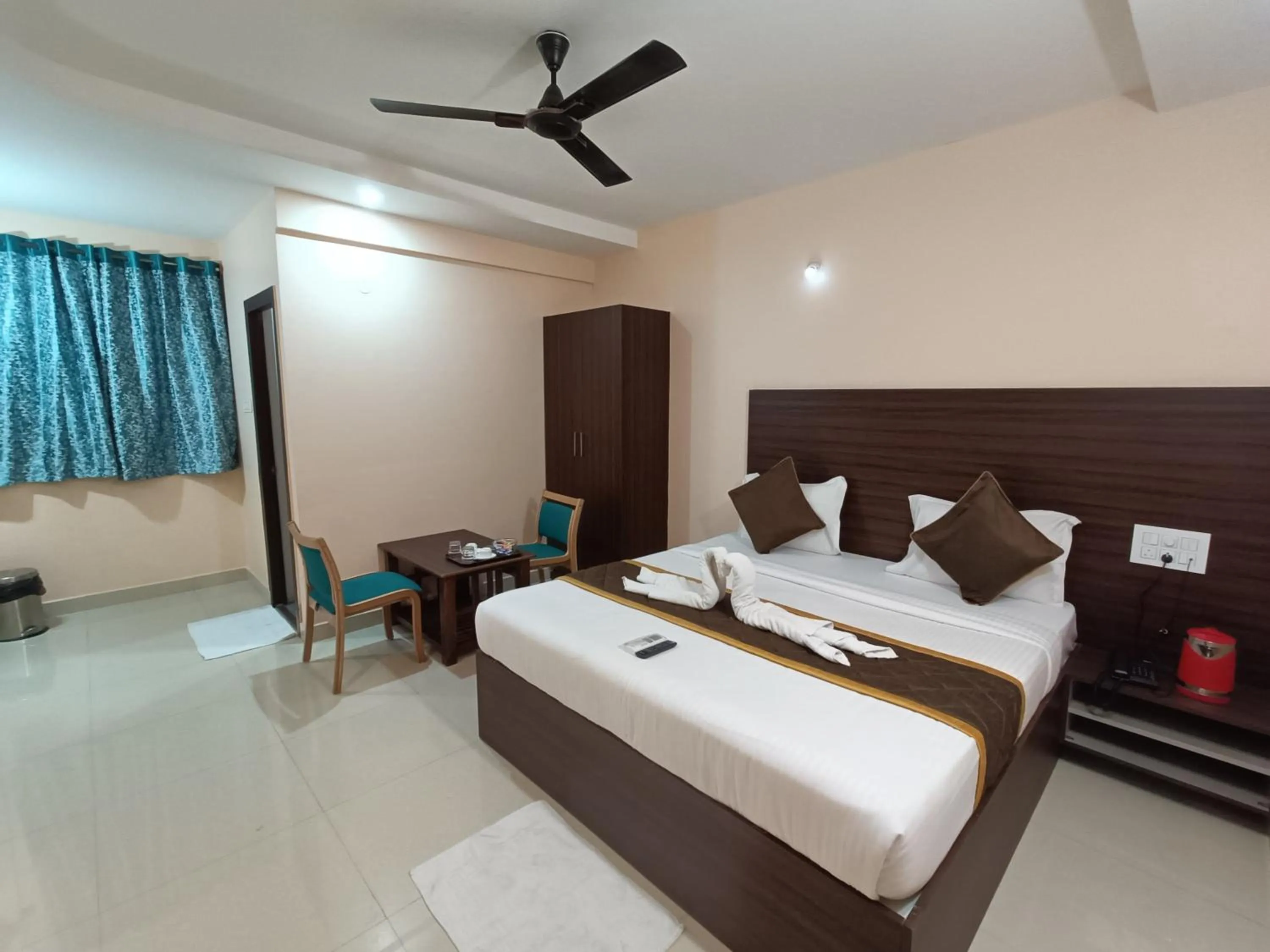 air conditioner, Bed in Hotel Classic Comfort