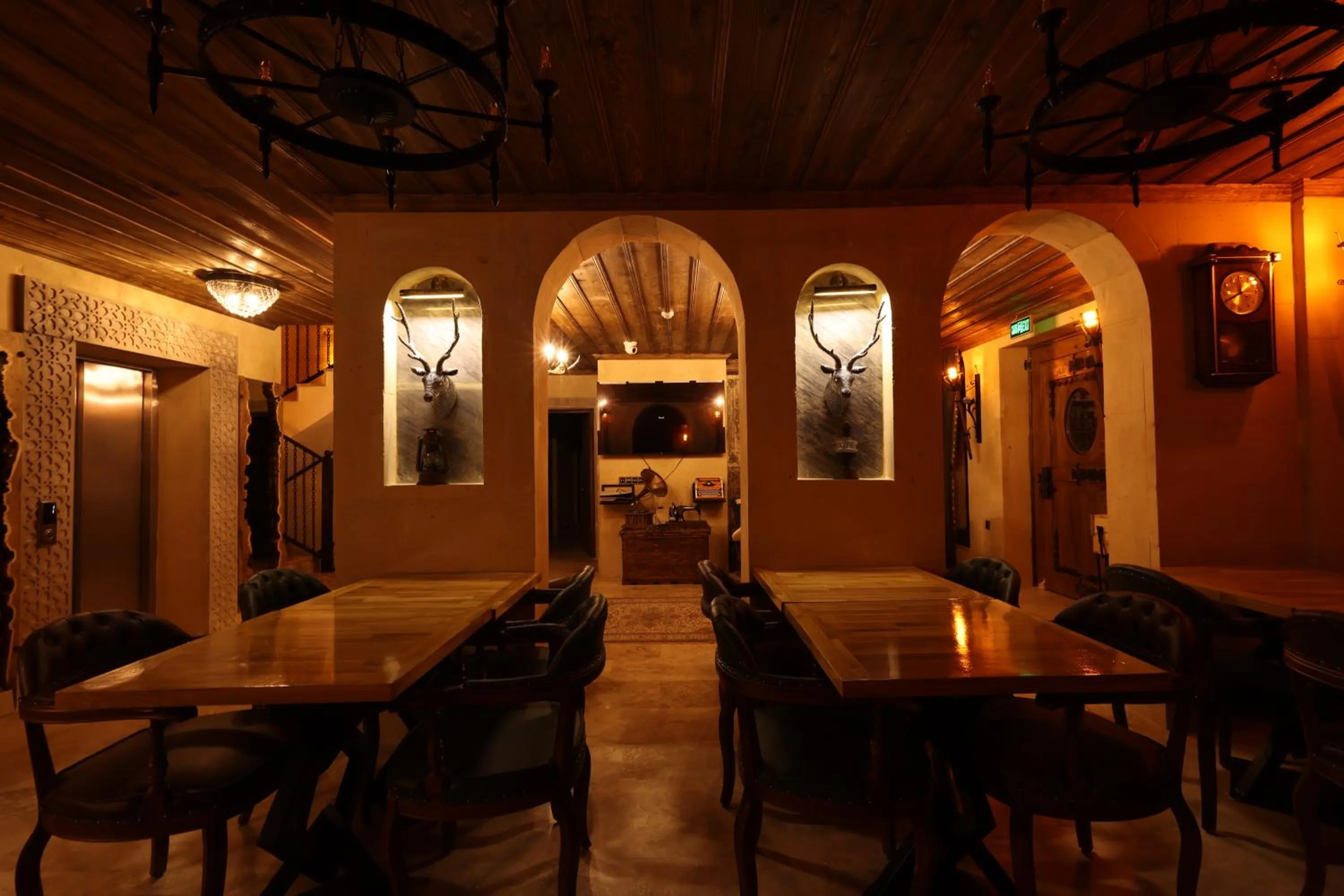 Restaurant/places to eat in Alika Castle House