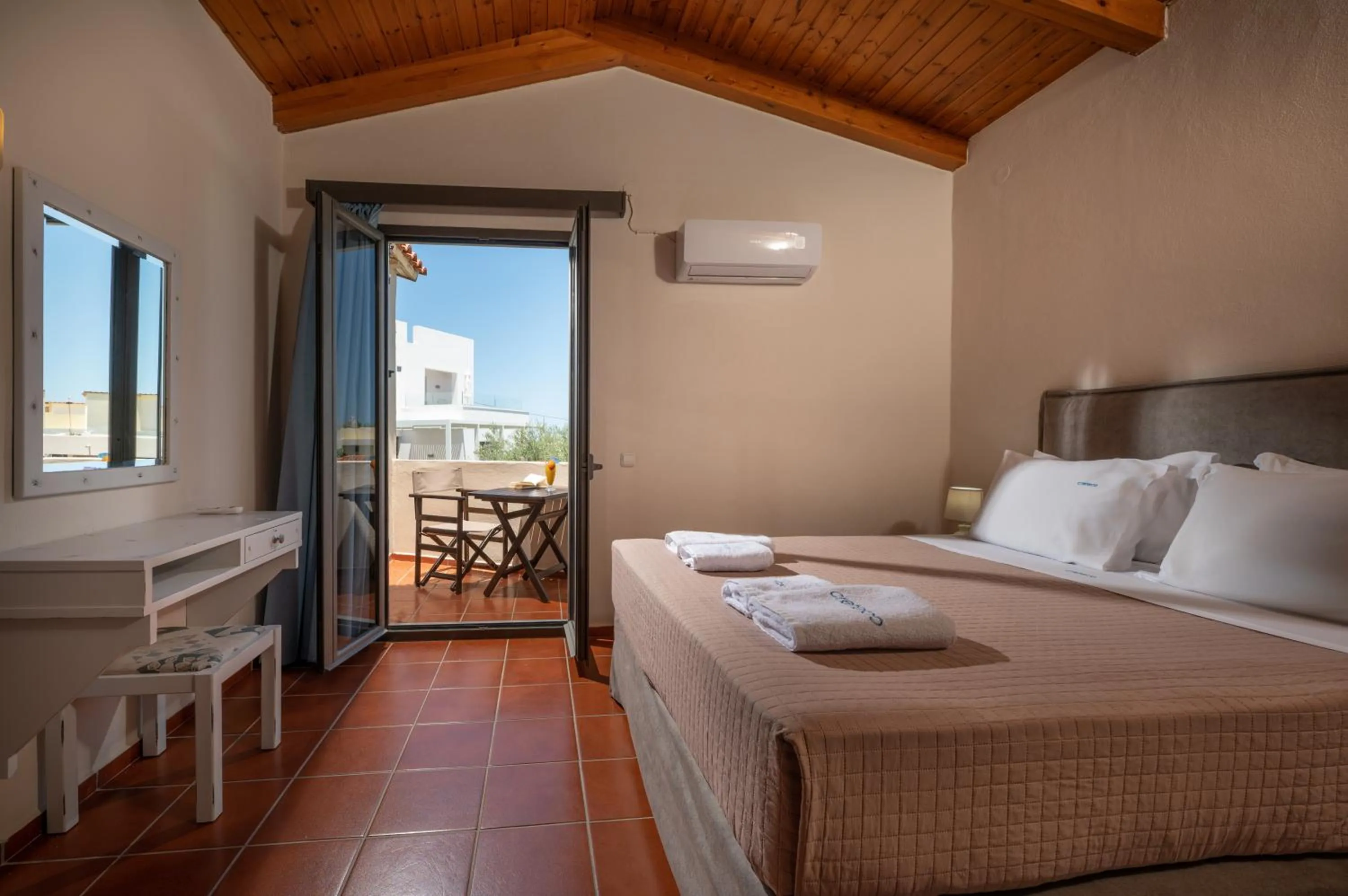 Bedroom, Bed in Creteco Hotel & Suites