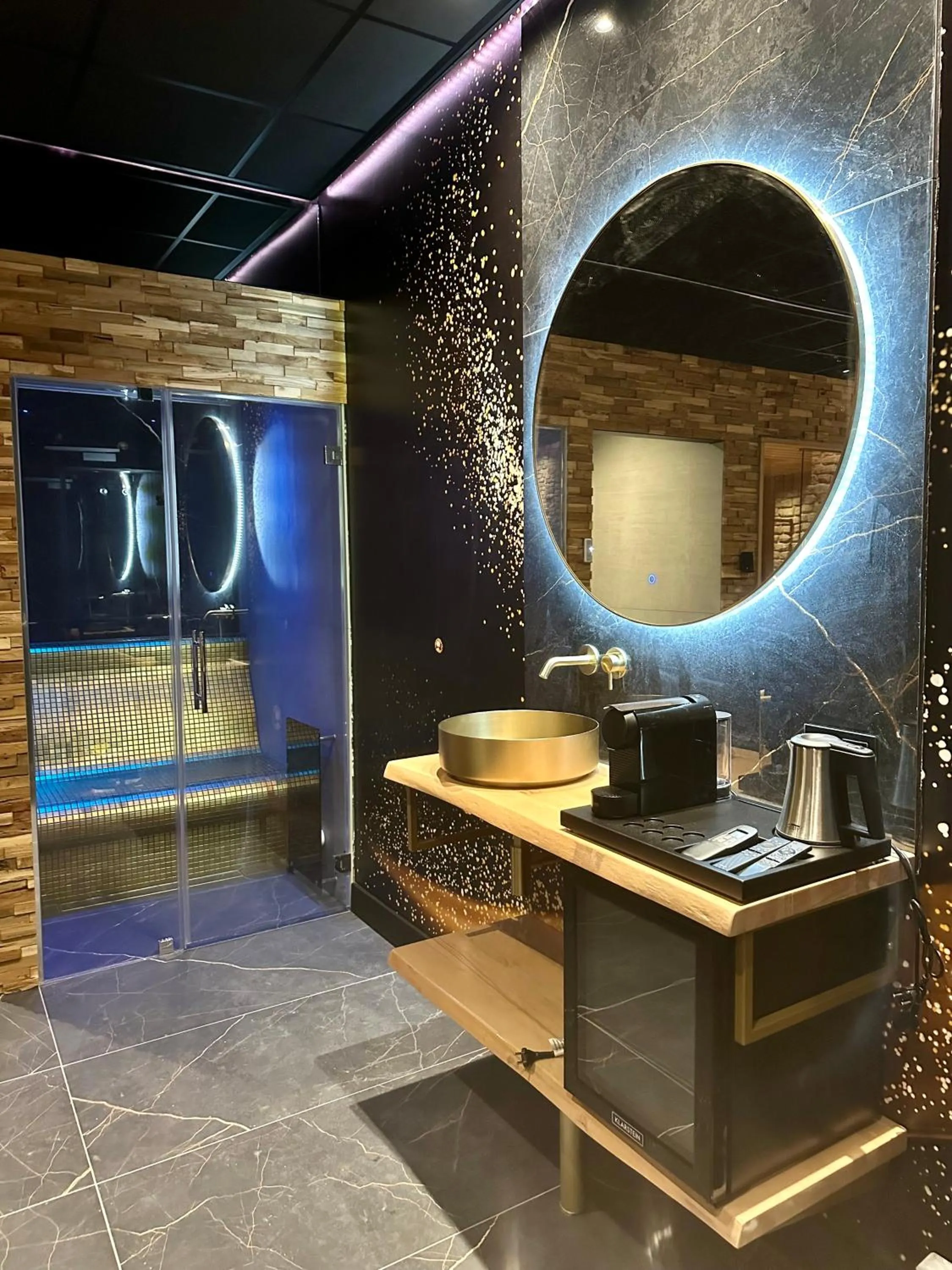 Steam room in Hotel de Prince