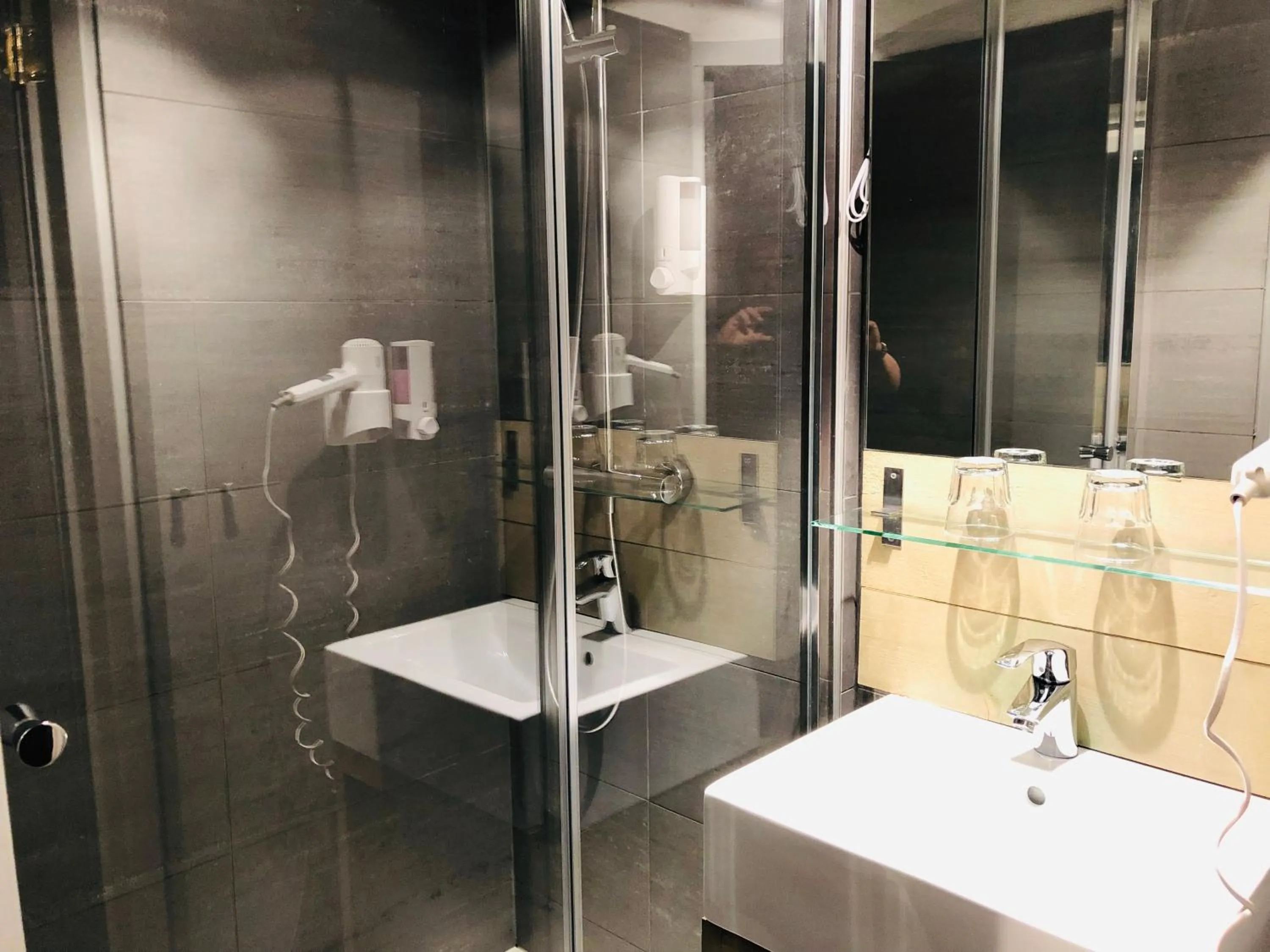 Shower in Hotel de Prince