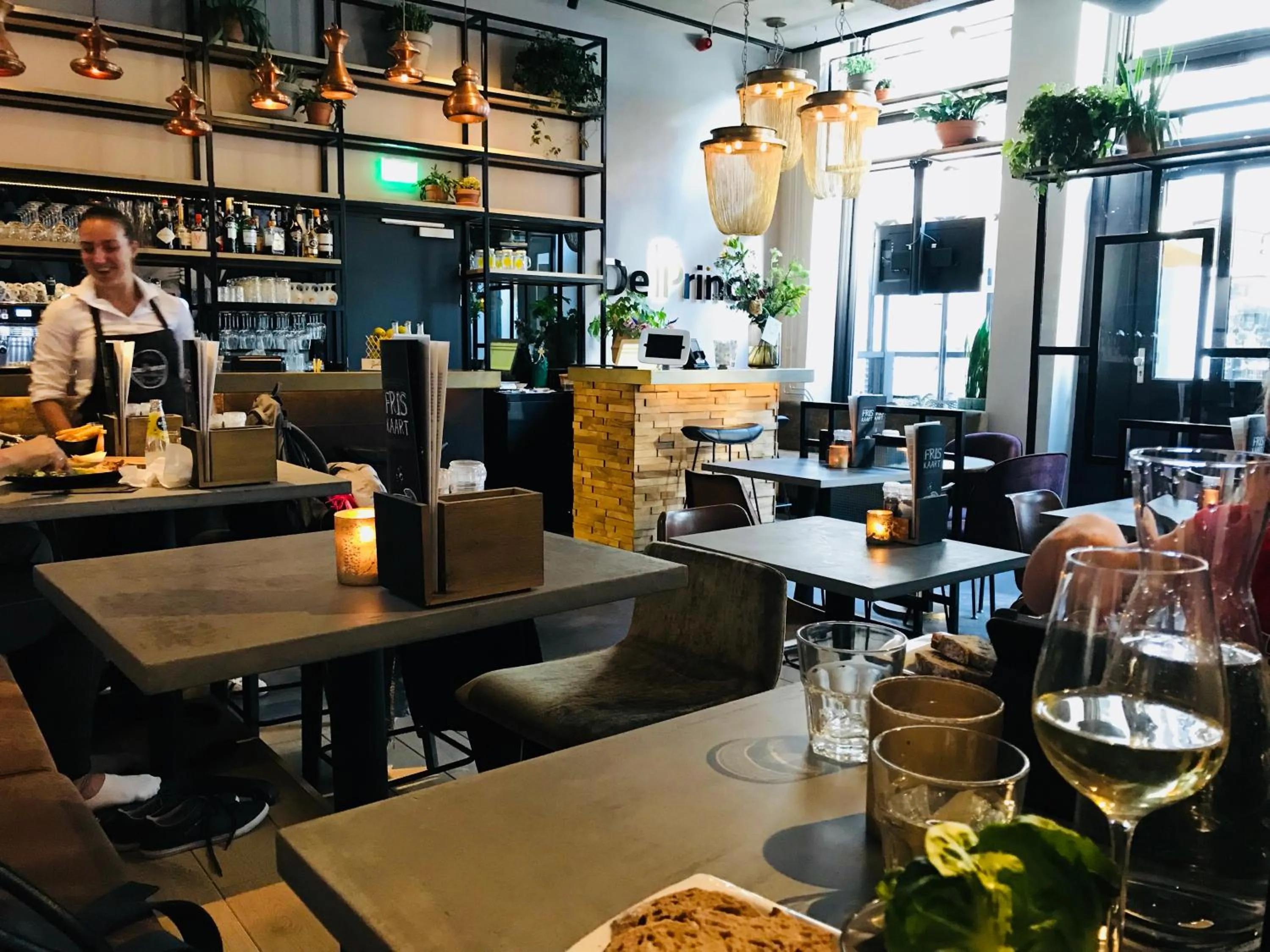 Restaurant/places to eat in Hotel de Prince